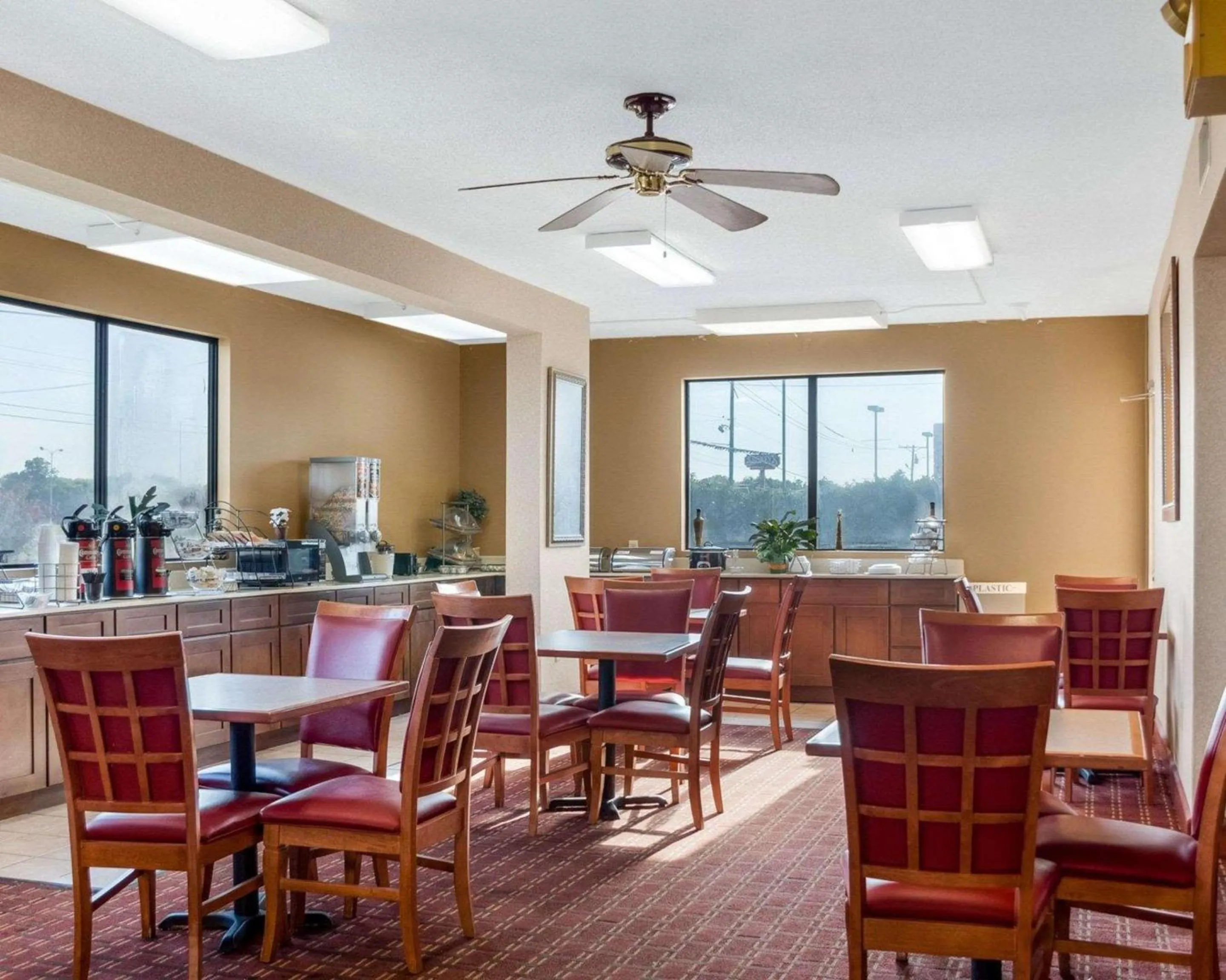 Restaurant/places to eat in Econo Lodge Greenville