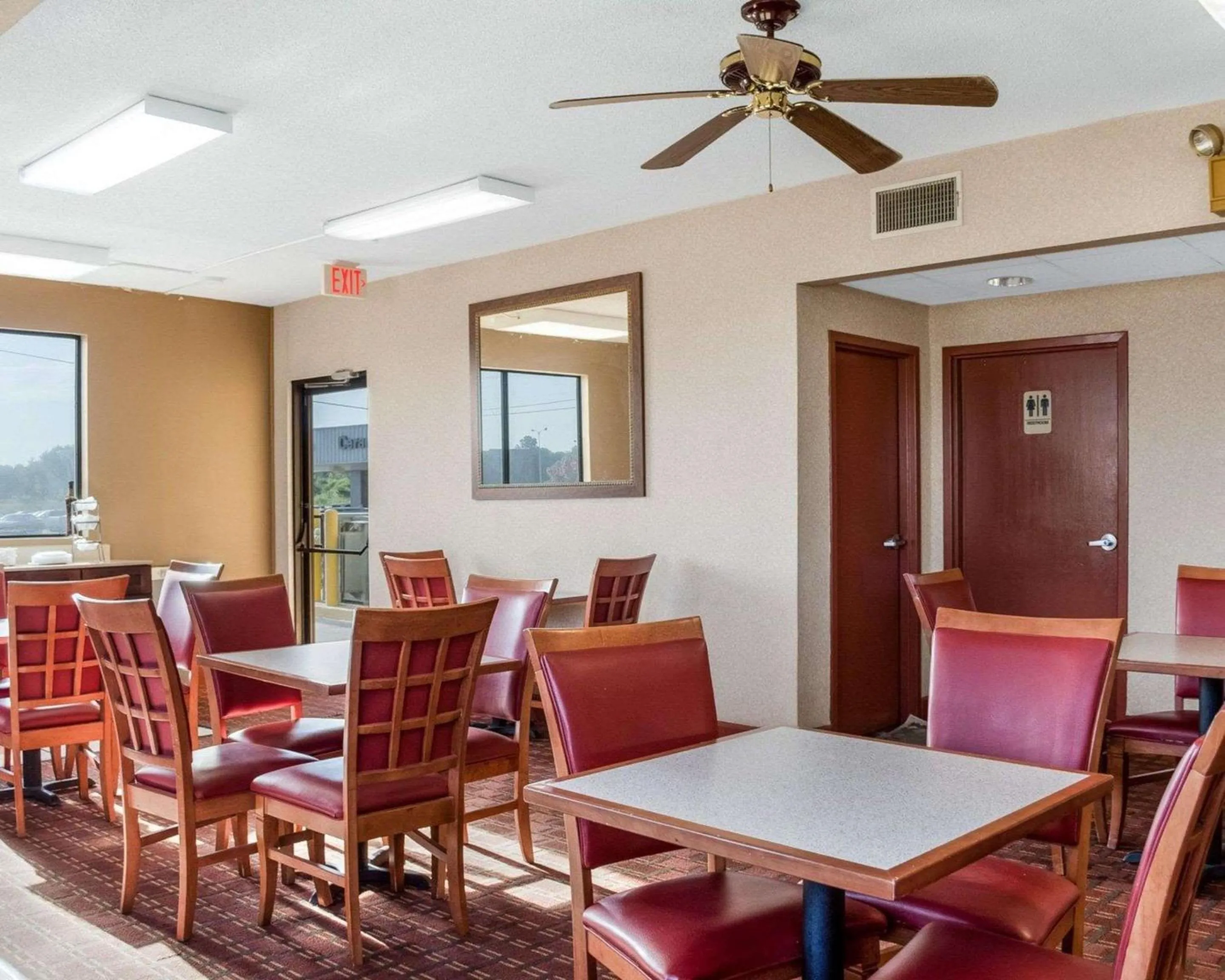 Restaurant/places to eat in Econo Lodge Greenville