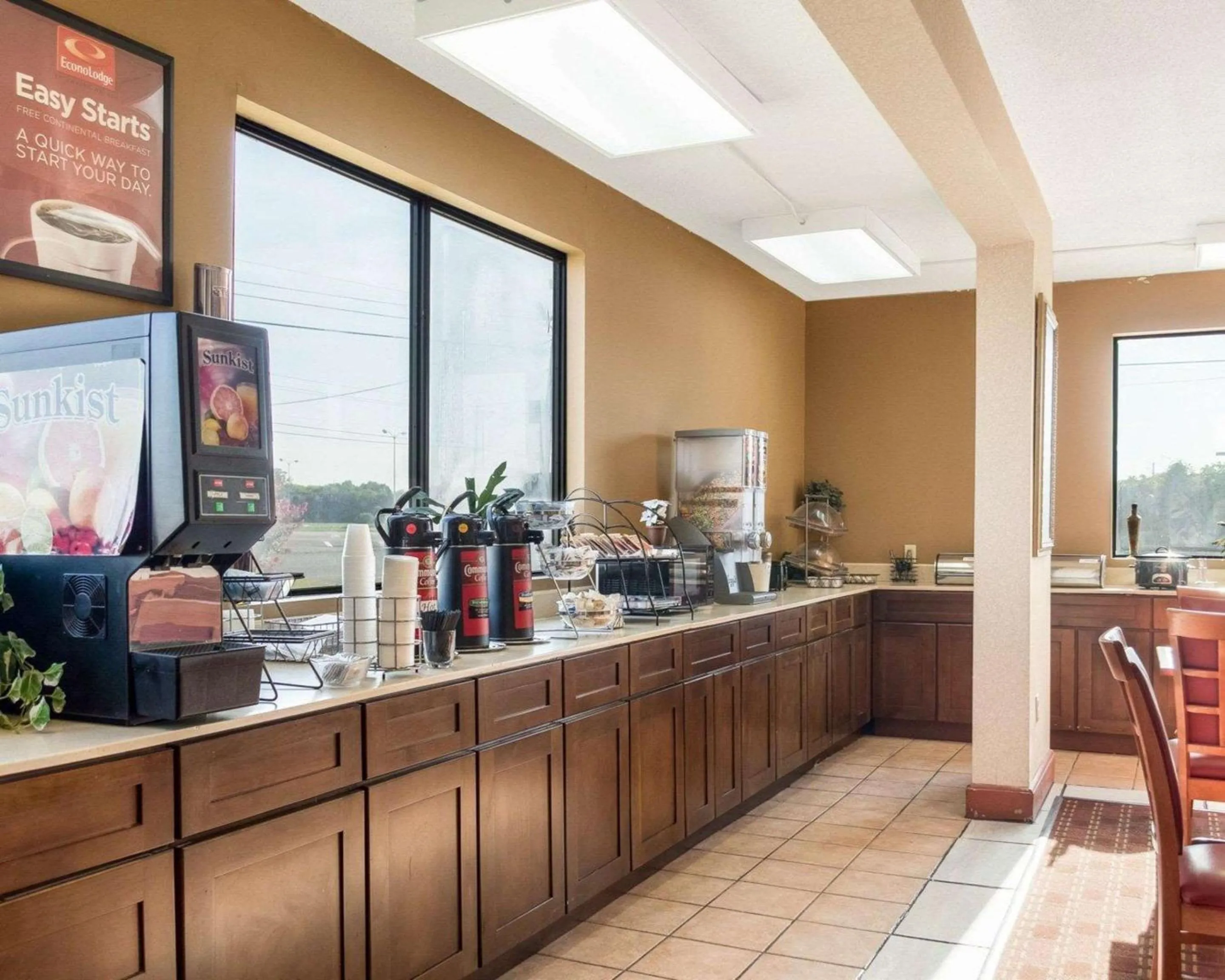 Restaurant/places to eat in Econo Lodge Greenville