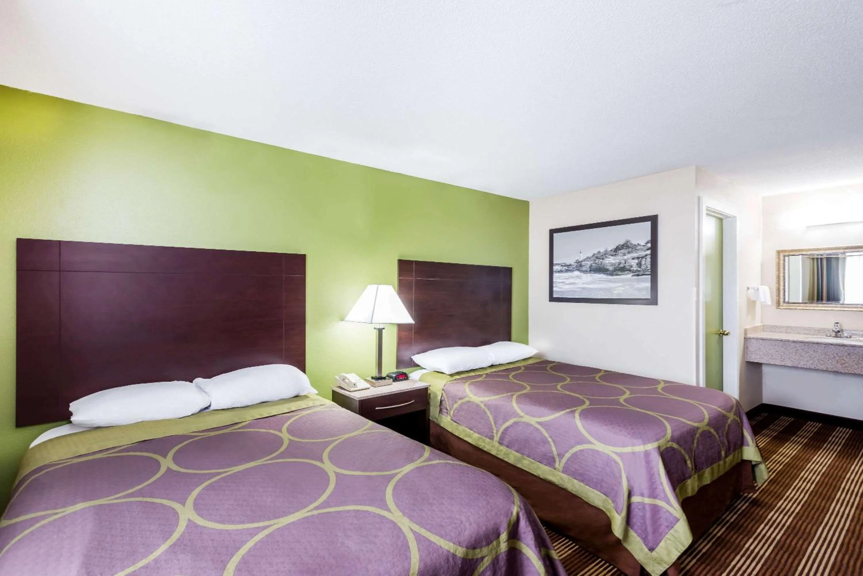 Photo of the whole room, Bed in Super 8 by Wyndham Bangor