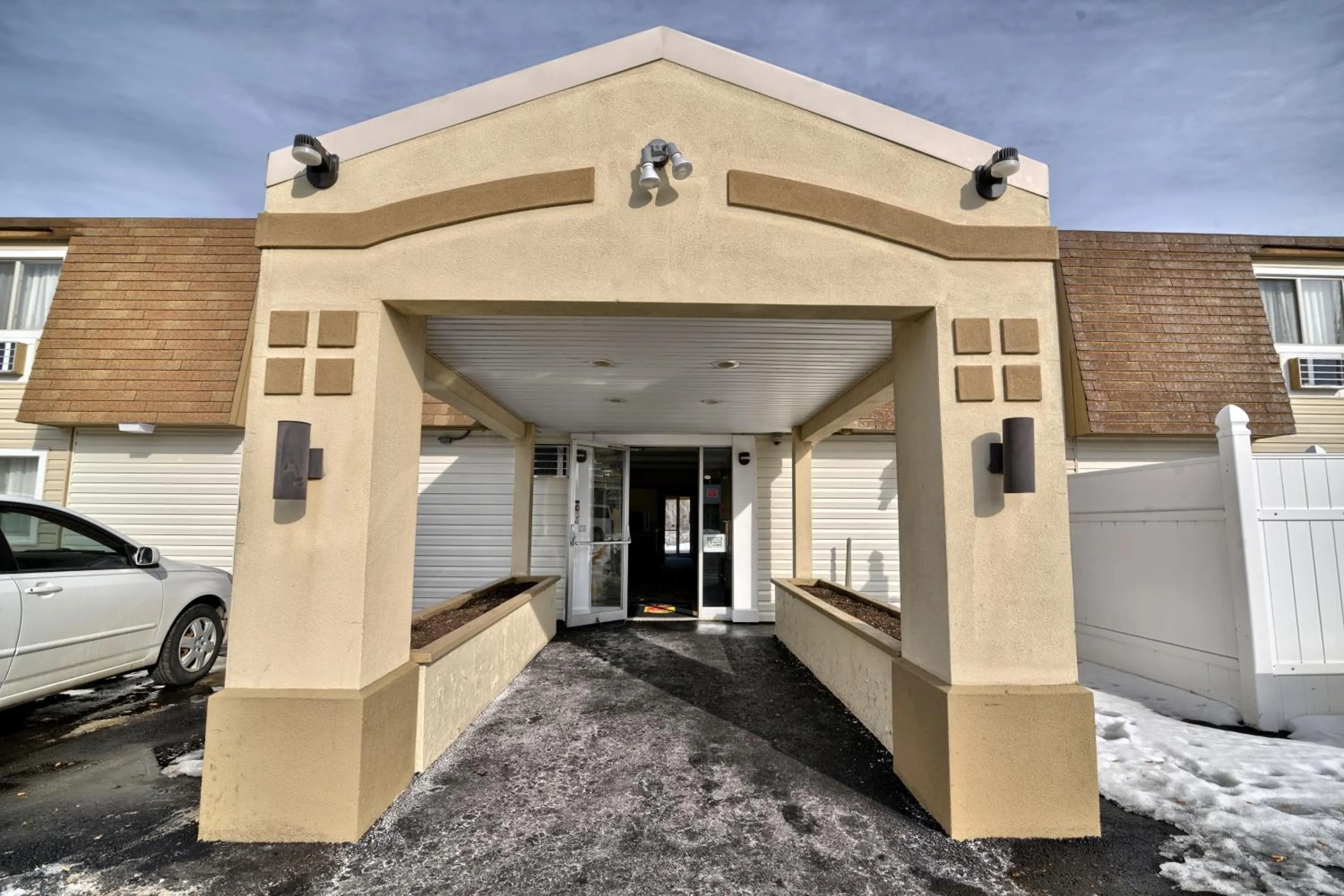 Facade/entrance in Super 8 by Wyndham Bangor