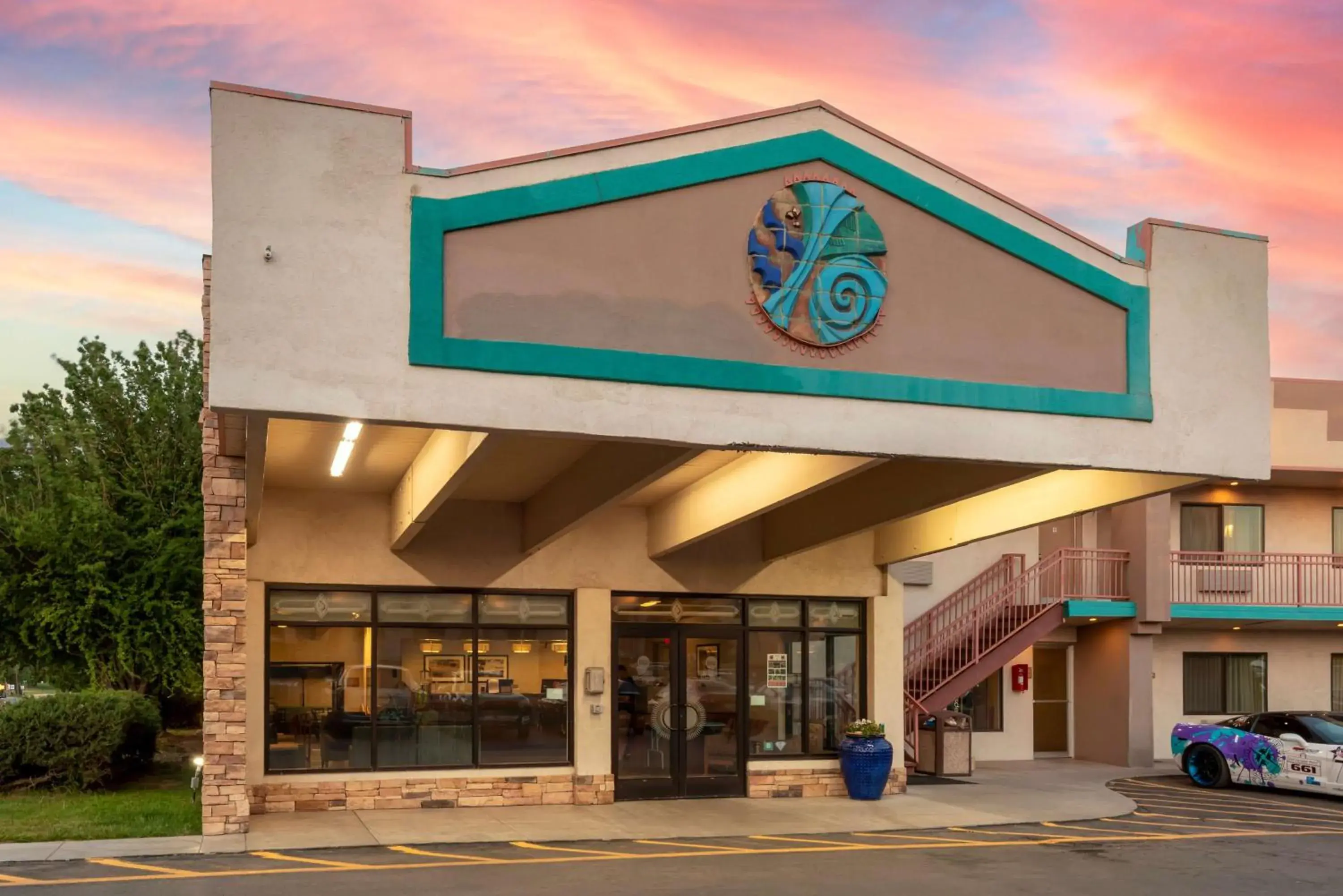 Property building in Best Western Turquoise Inn & Suites Property building in Best Western Turquoise Inn & Suites