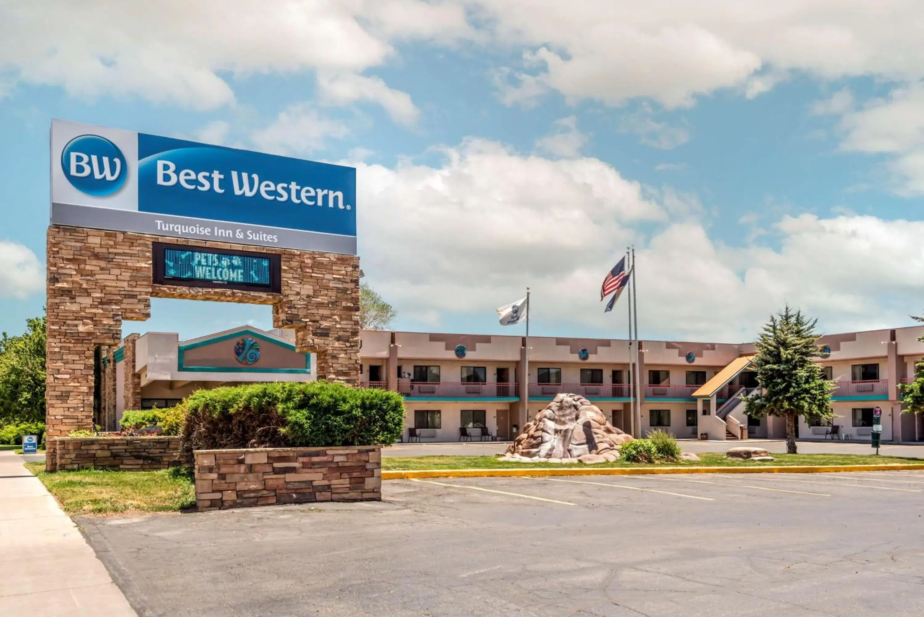 Property building in Best Western Turquoise Inn & Suites Property building in Best Western Turquoise Inn & Suites