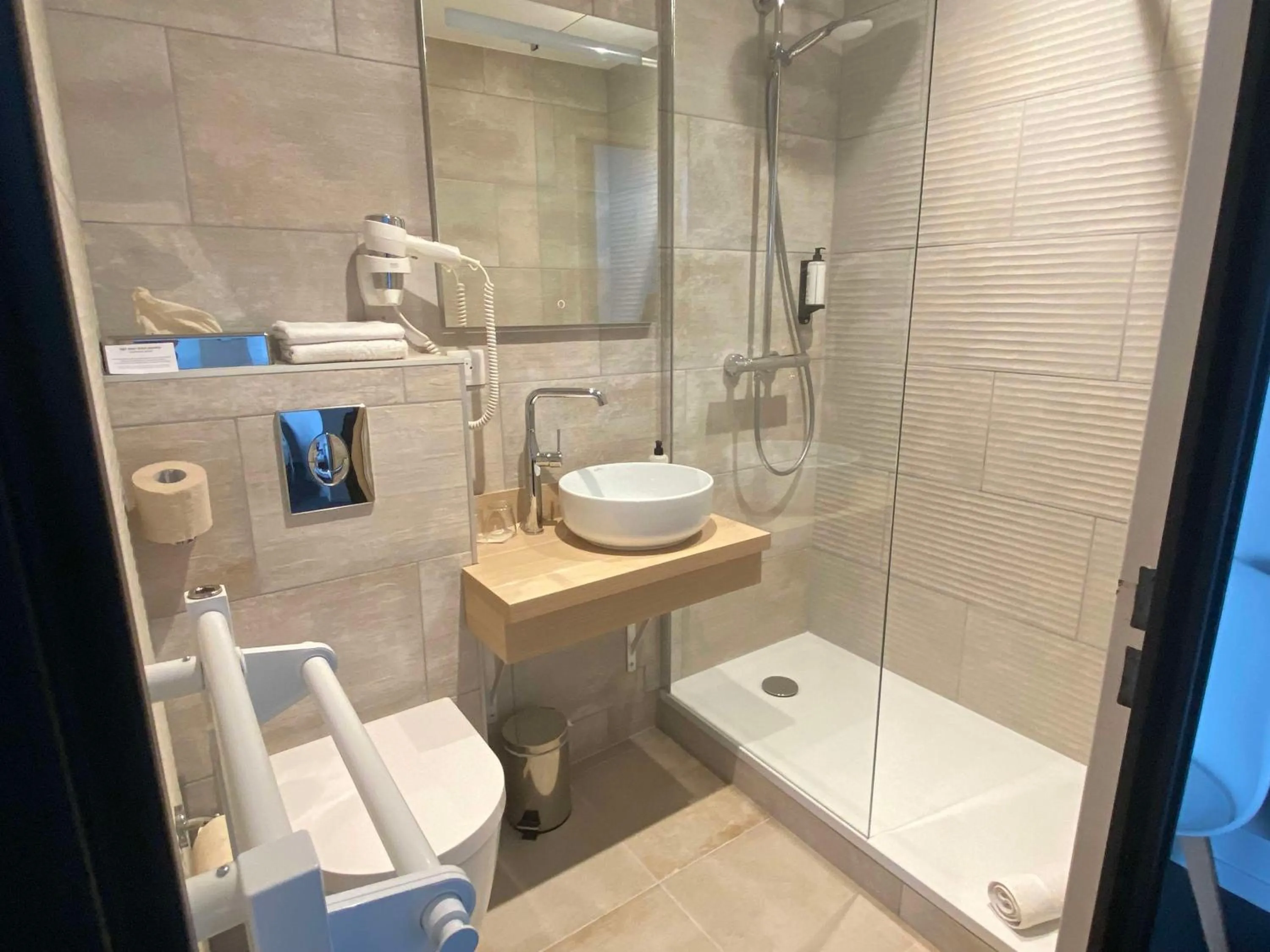 Bathroom in Best Western Le Moulin de Ducey