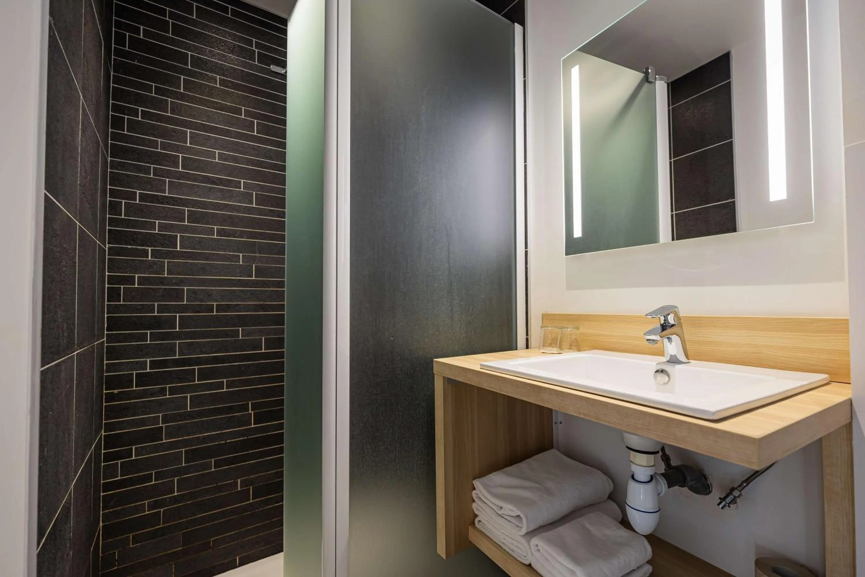 Bathroom in Best Western Le Moulin de Ducey