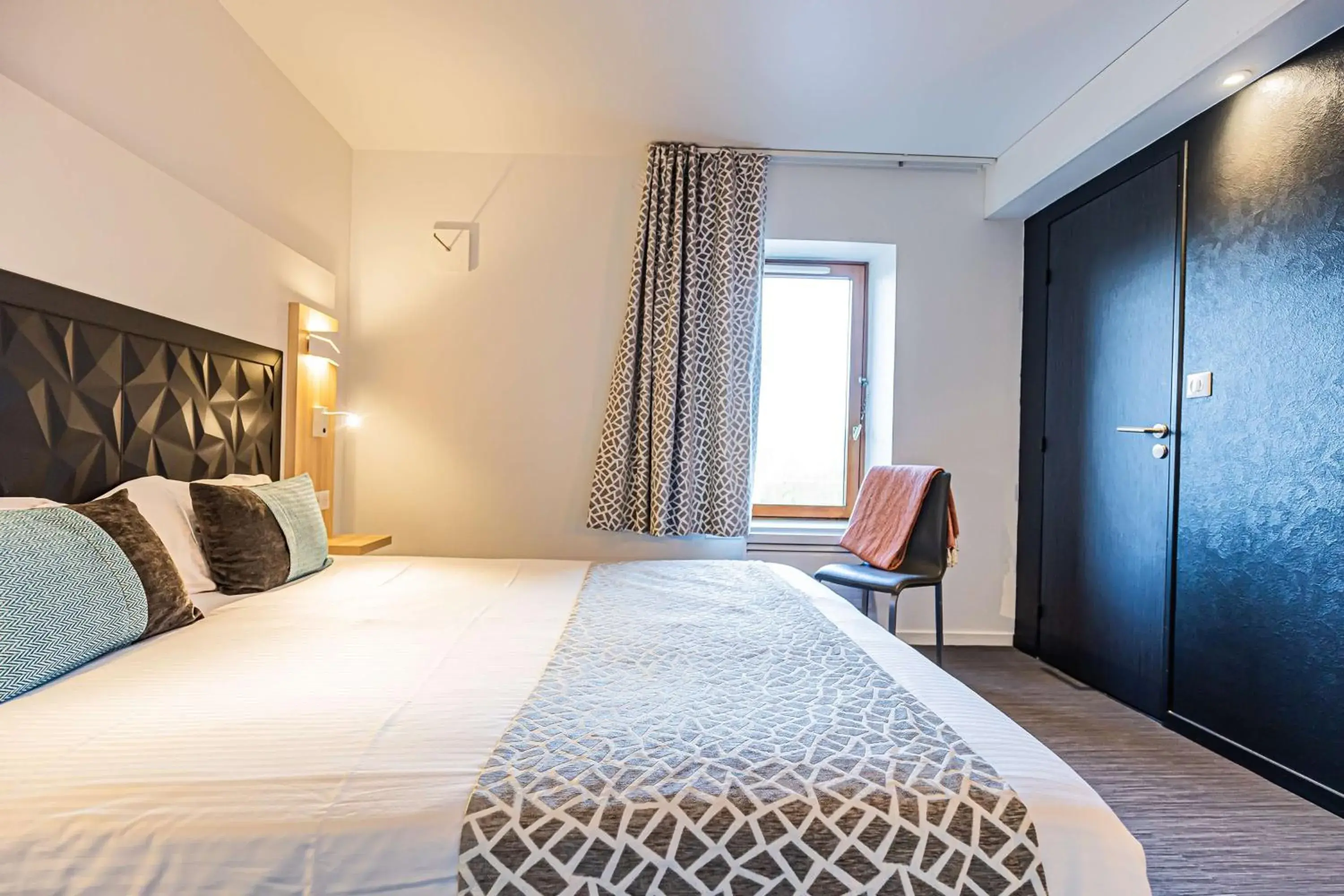 Bedroom, Bed in Best Western Le Moulin de Ducey Bedroom, Bed in Best Western Le Moulin de Ducey