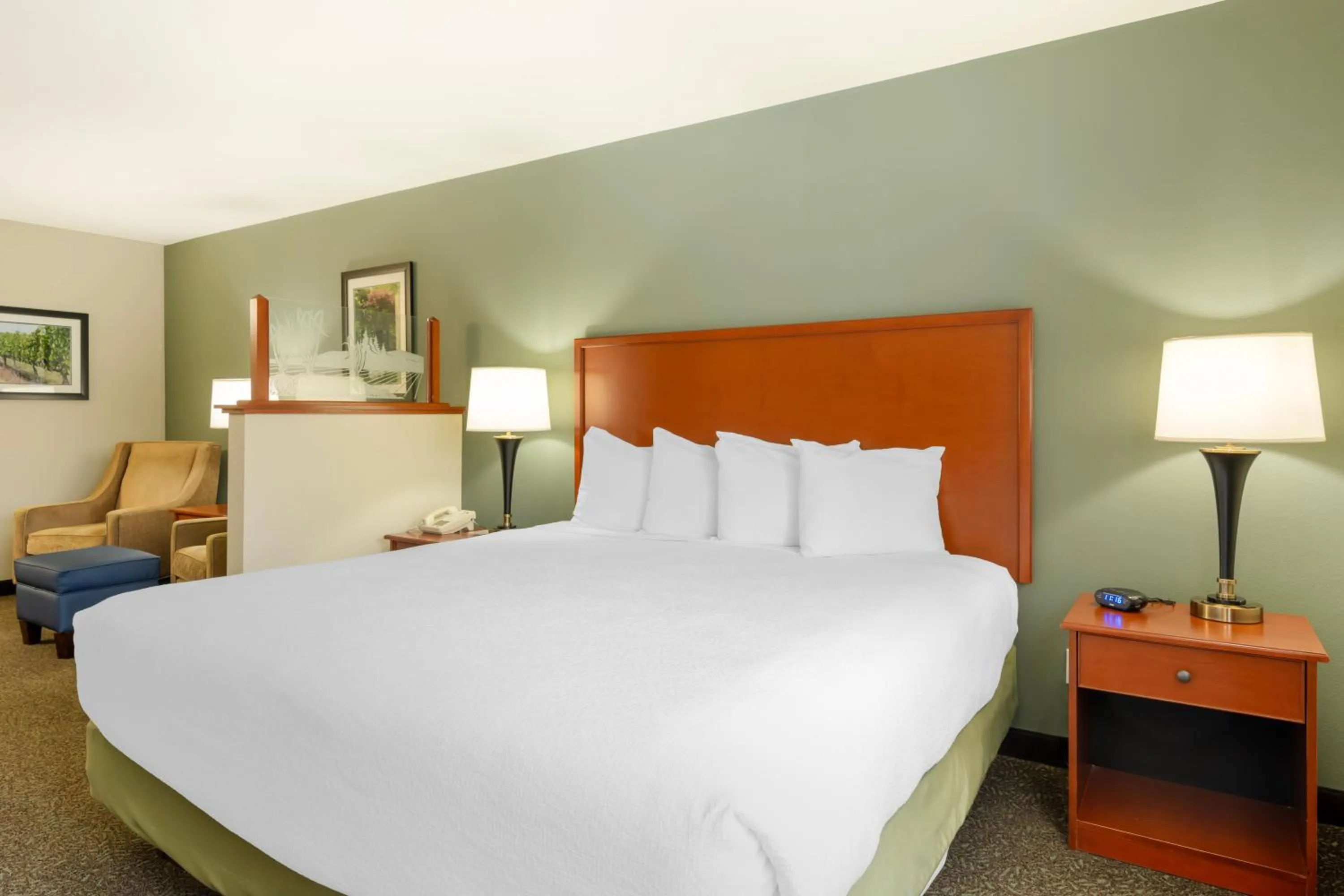 Bed in Best Western PLUS Walla Walla Suites Inn