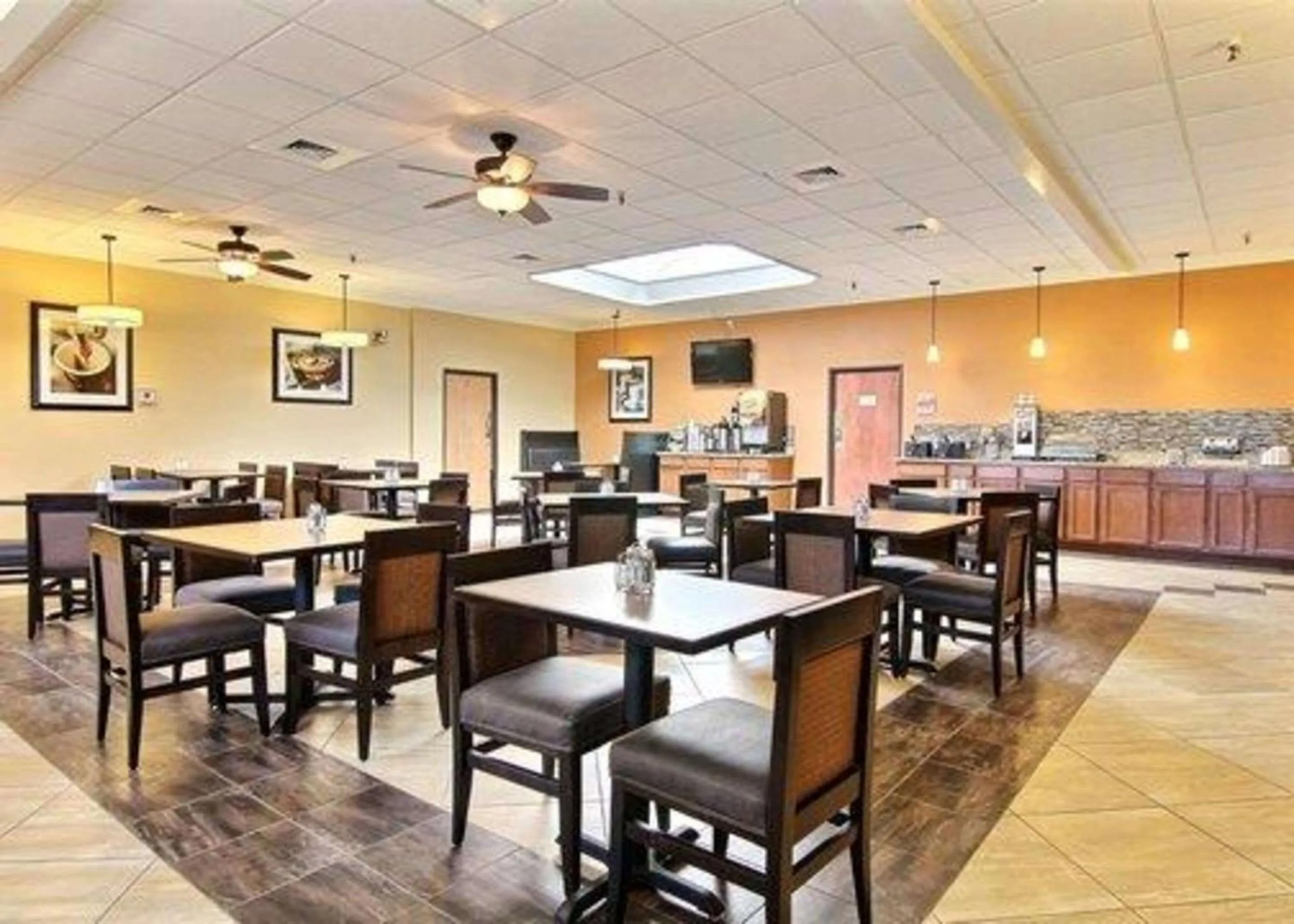 Breakfast in Quality Inn Thief River Falls