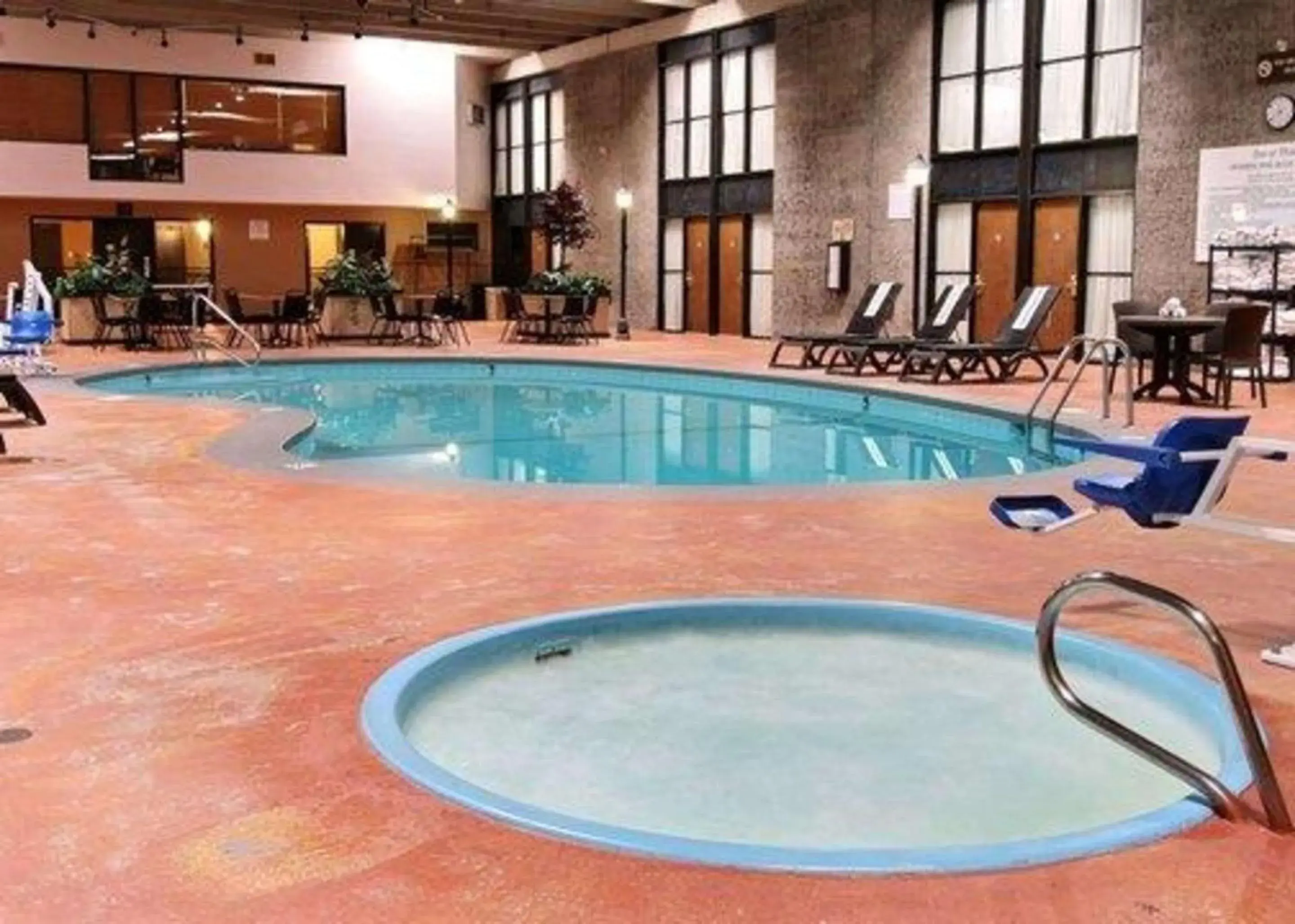 Swimming pool in Quality Inn Thief River Falls Swimming pool in Quality Inn Thief River Falls