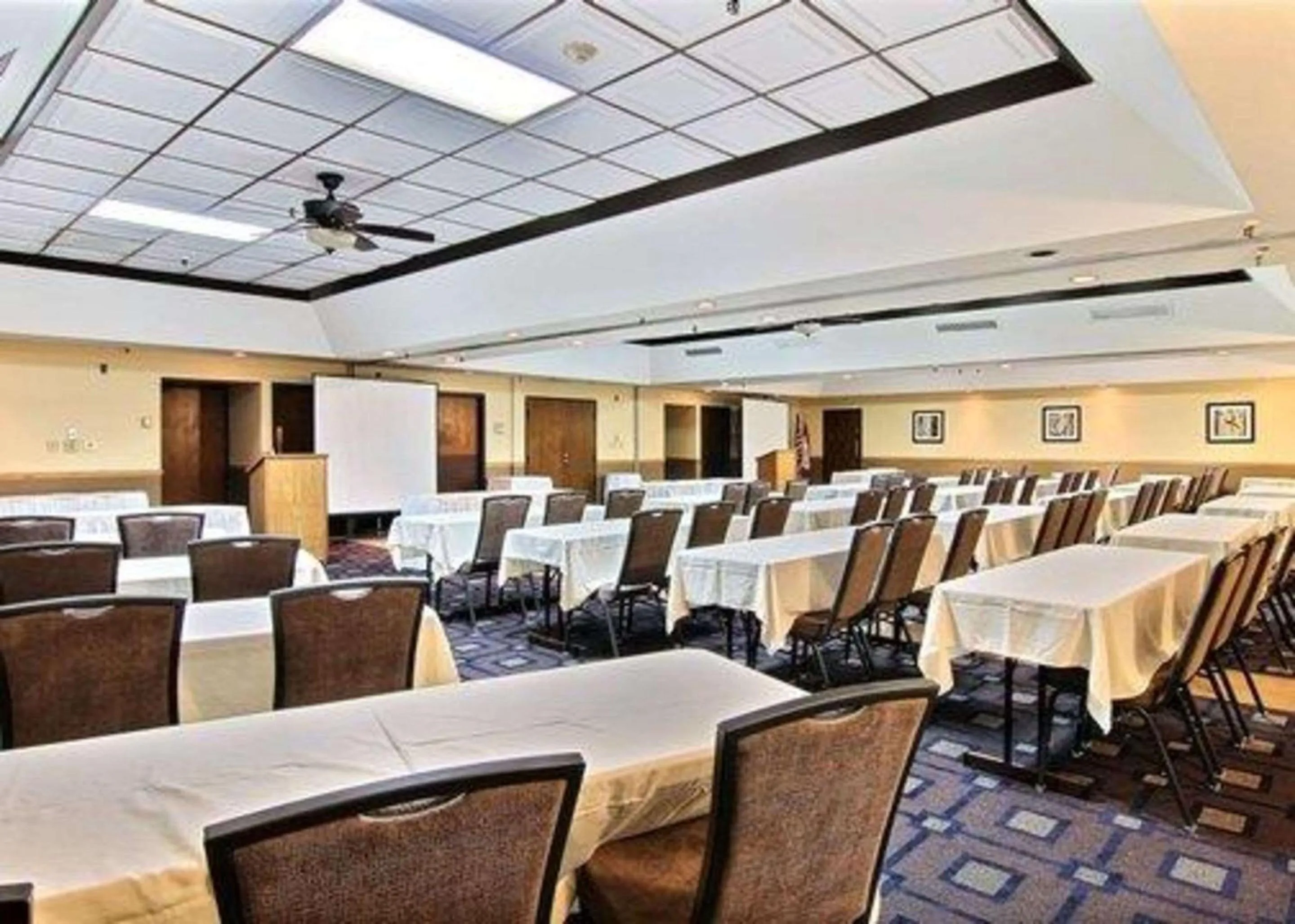 Meeting/conference room in Quality Inn Thief River Falls