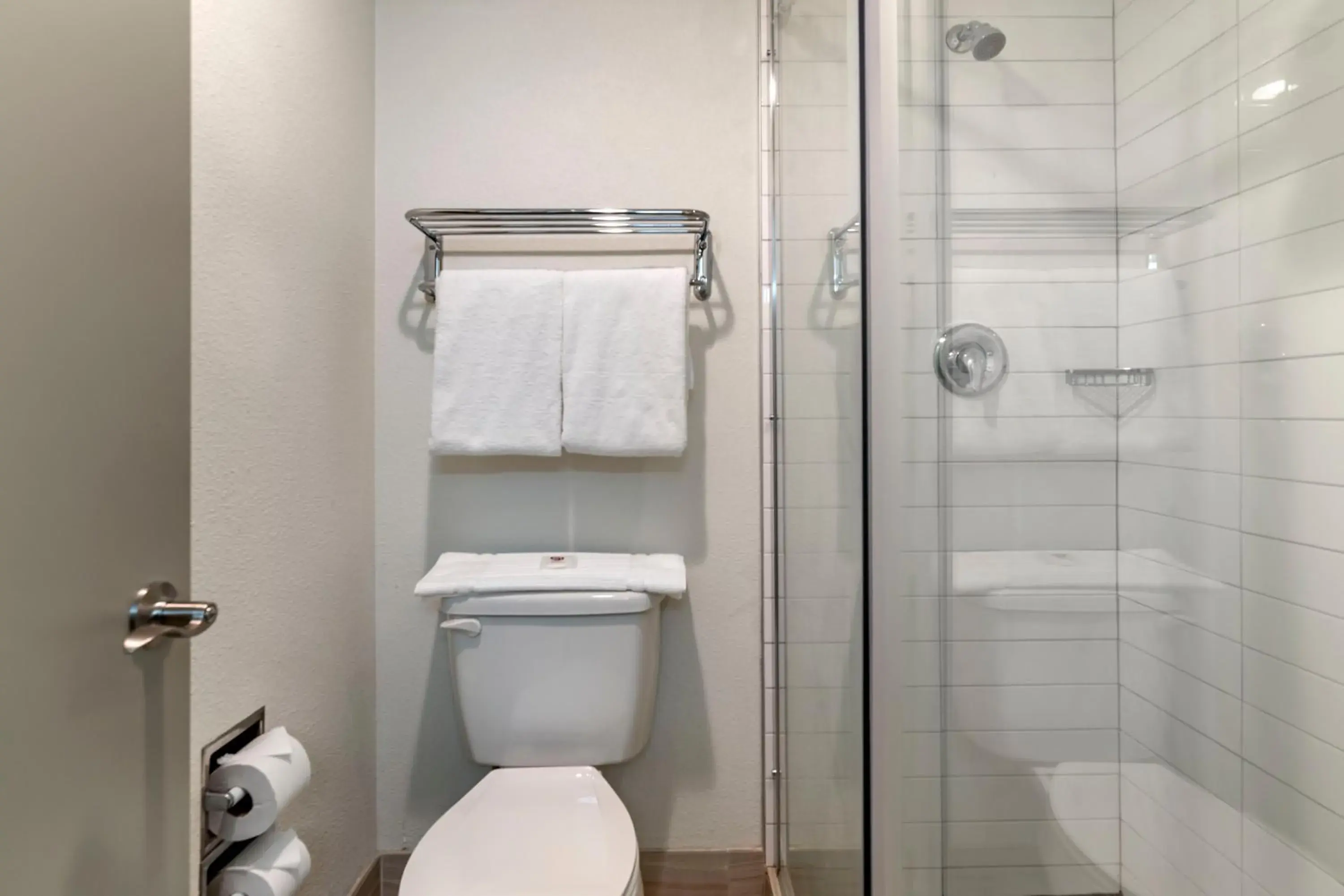 Queen Room - Non-Smoking in Comfort Inn & Suites Tigard near Washington Square Queen Room - Non-Smoking in Comfort Inn & Suites Tigard near Washington Square