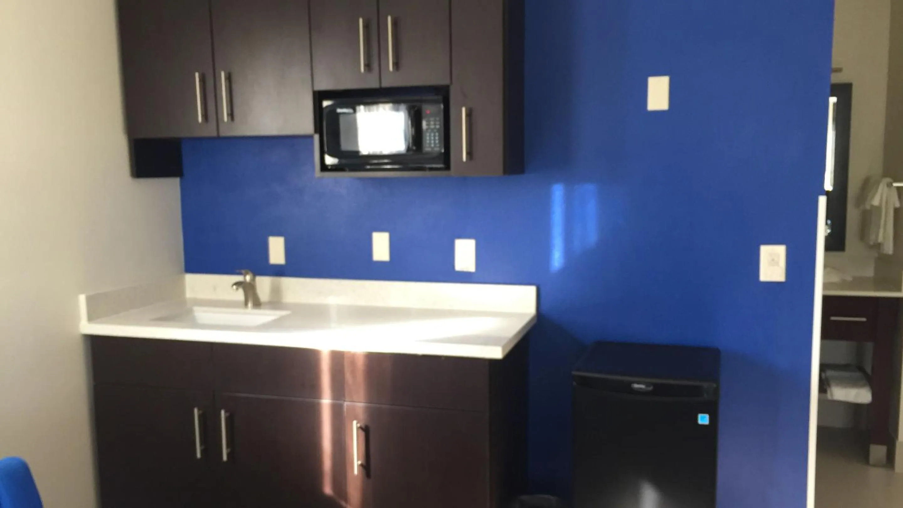 Kitchen or kitchenette in Comfort Inn & Suites Tigard near Washington Square