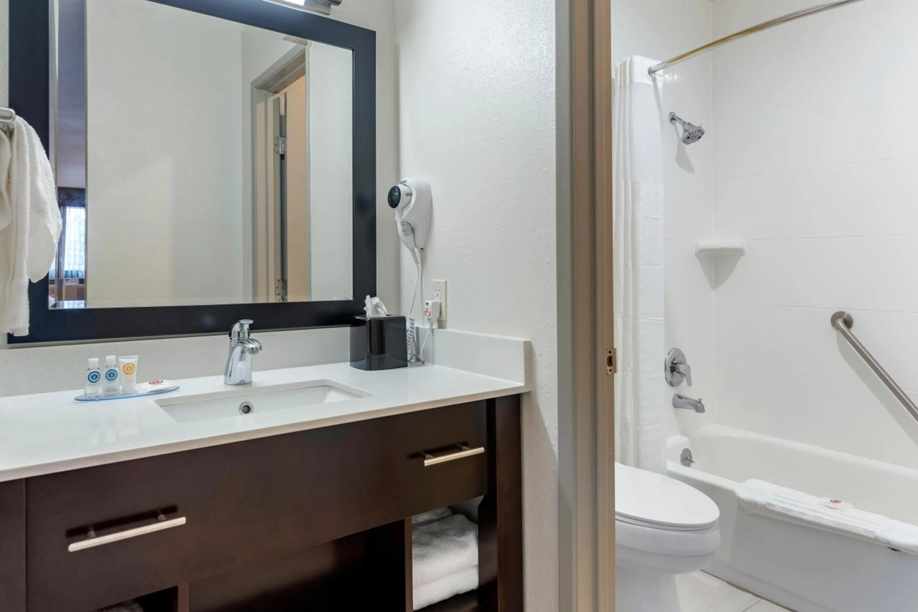 Bathroom in Comfort Inn & Suites Tigard near Washington Square