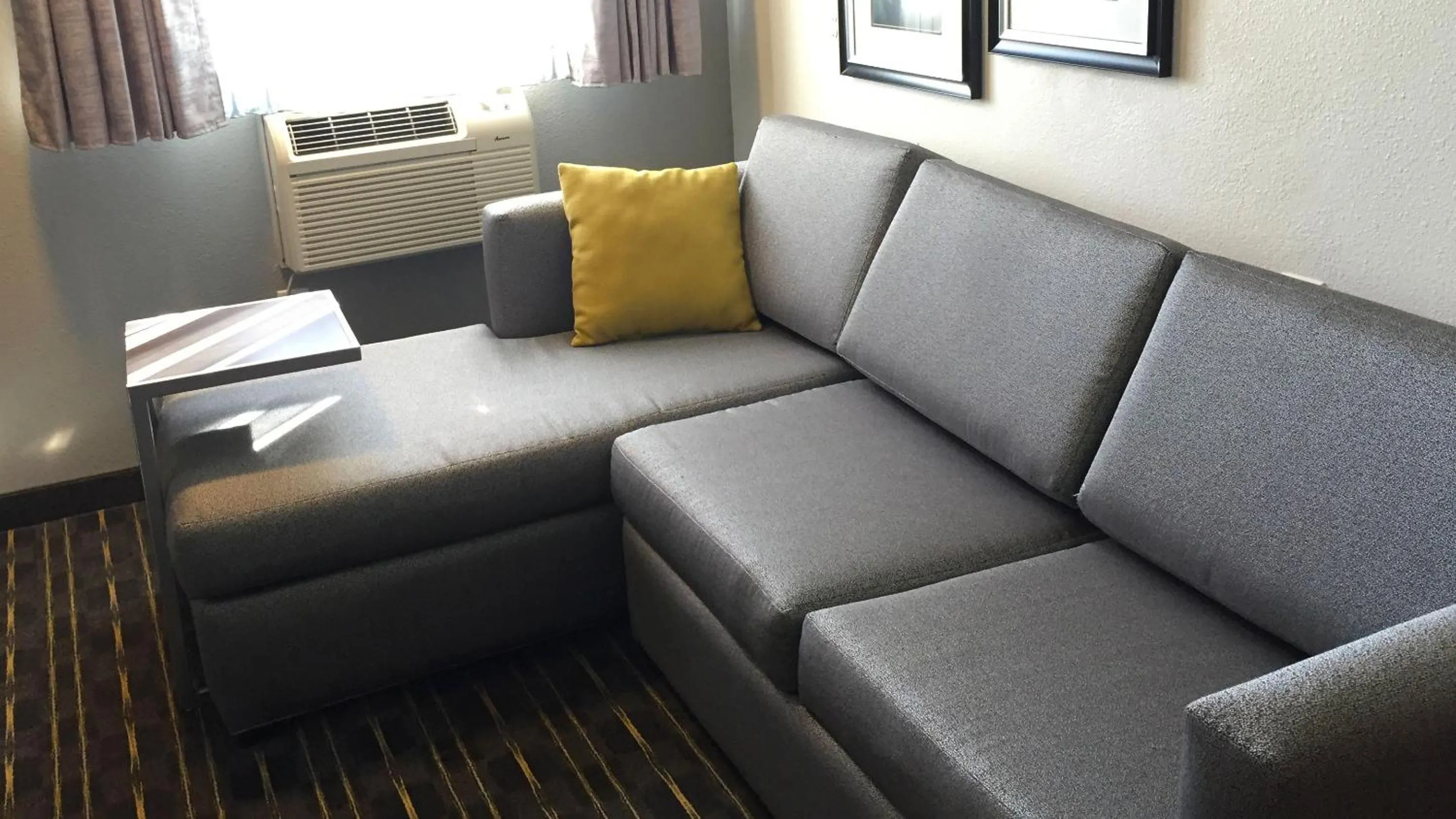 Seating area in Comfort Inn & Suites Tigard near Washington Square