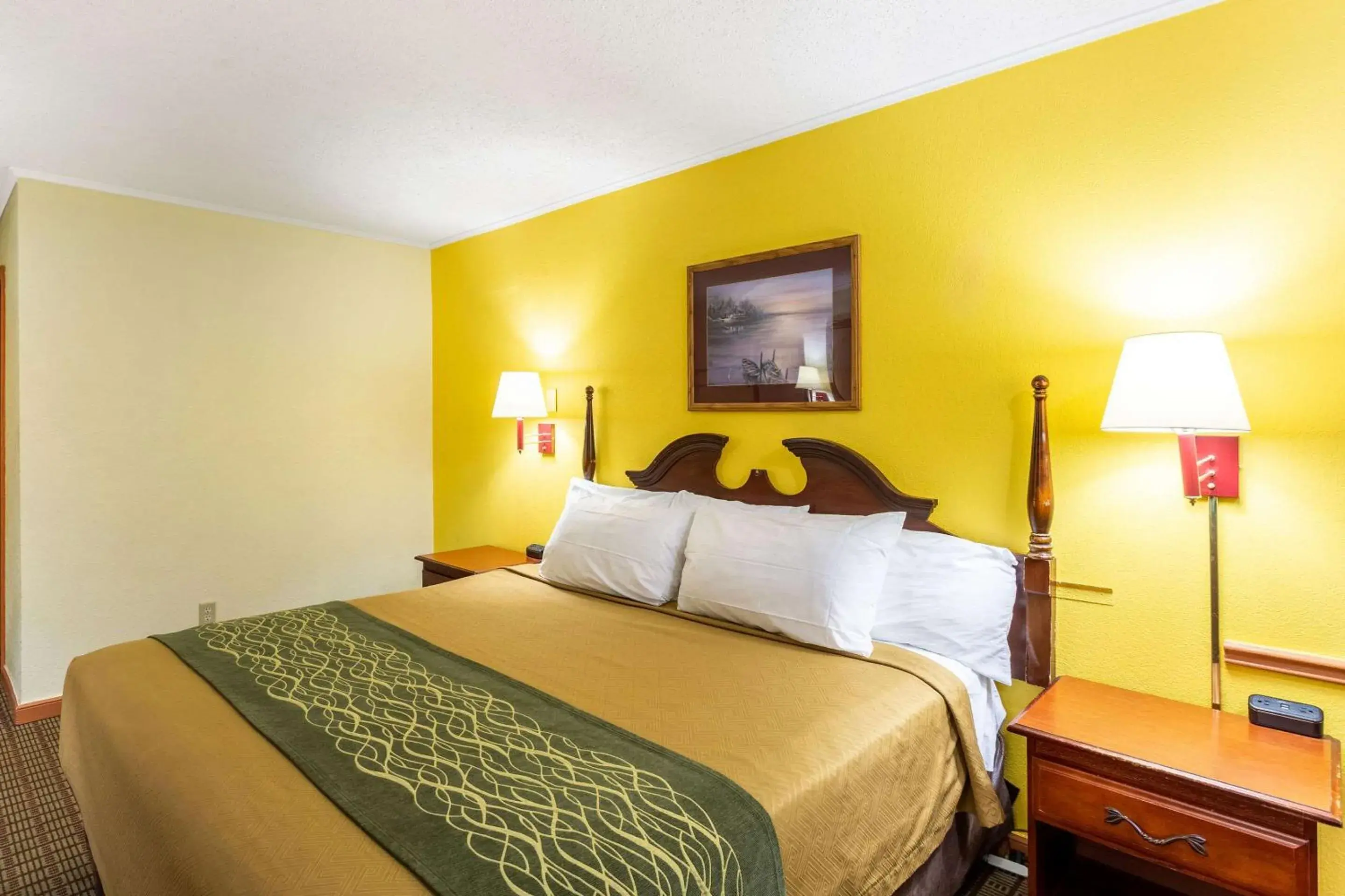 Photo of the whole room, Bed in Econo Lodge Morgantown