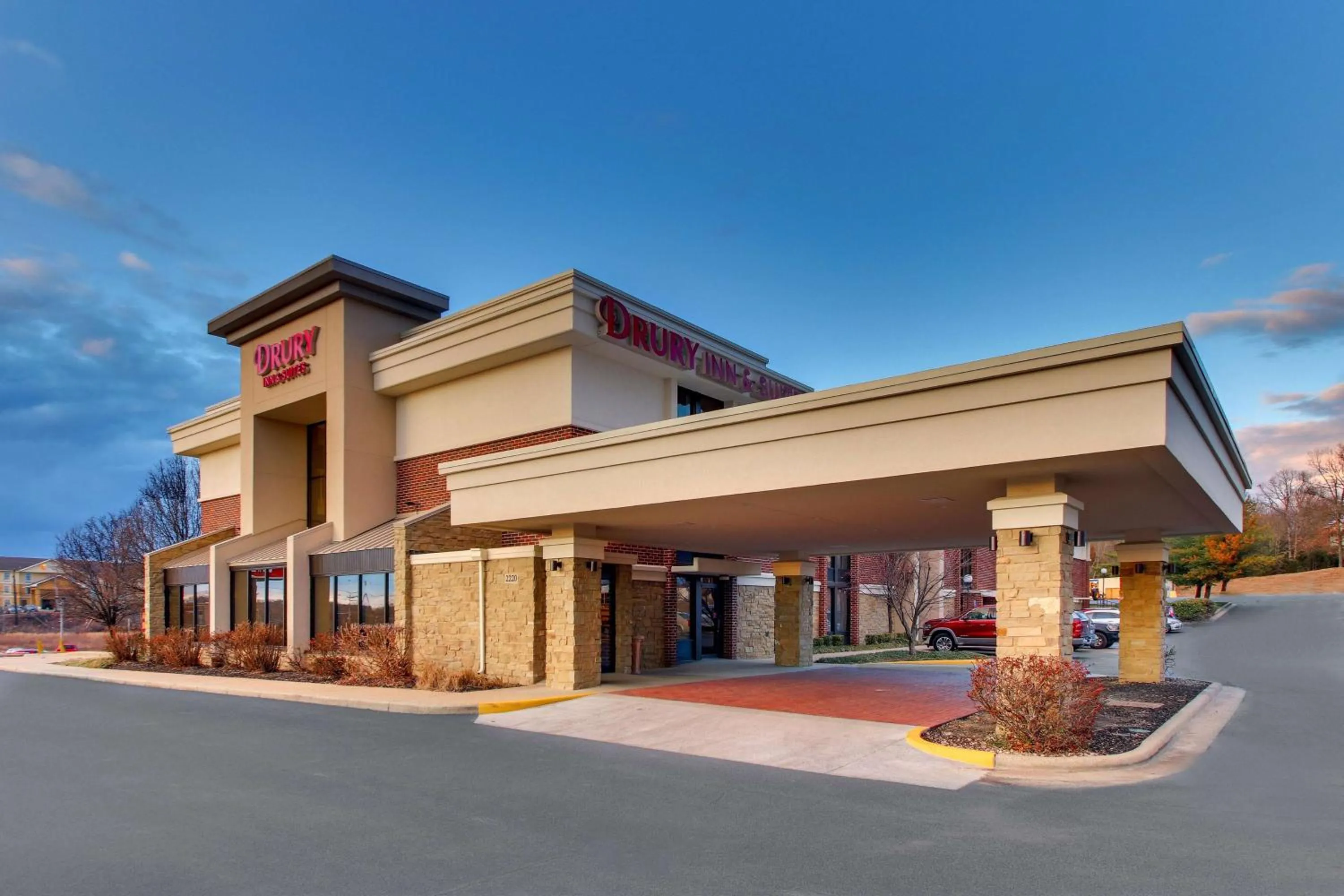 Property building in Drury Inn & Suites Poplar Bluff