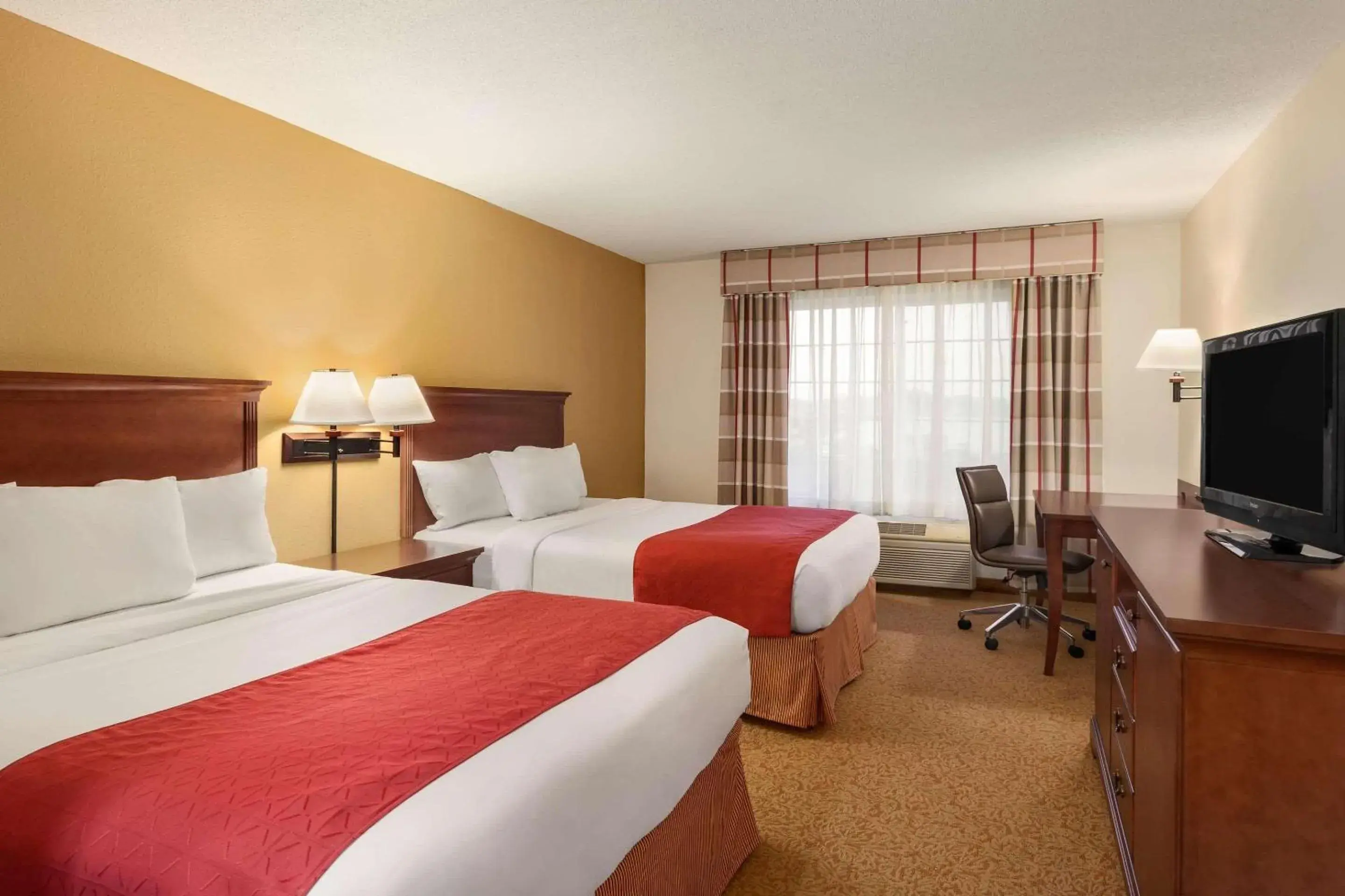 Bedroom, Bed in Country Inn & Suites by Radisson, Ames, IA Bedroom, Bed in Country Inn & Suites by Radisson, Ames, IA