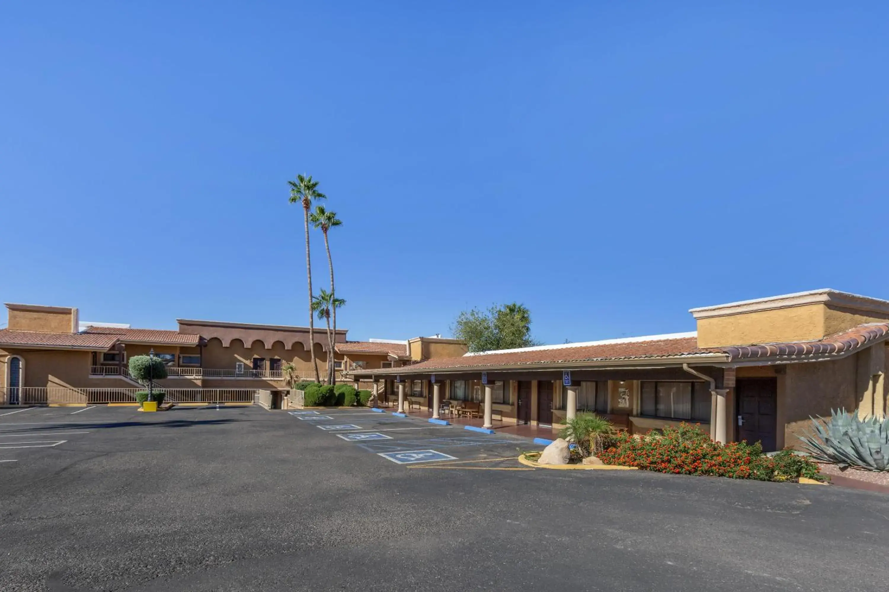 Property building in Best Western Rancho Grande Property building in Best Western Rancho Grande