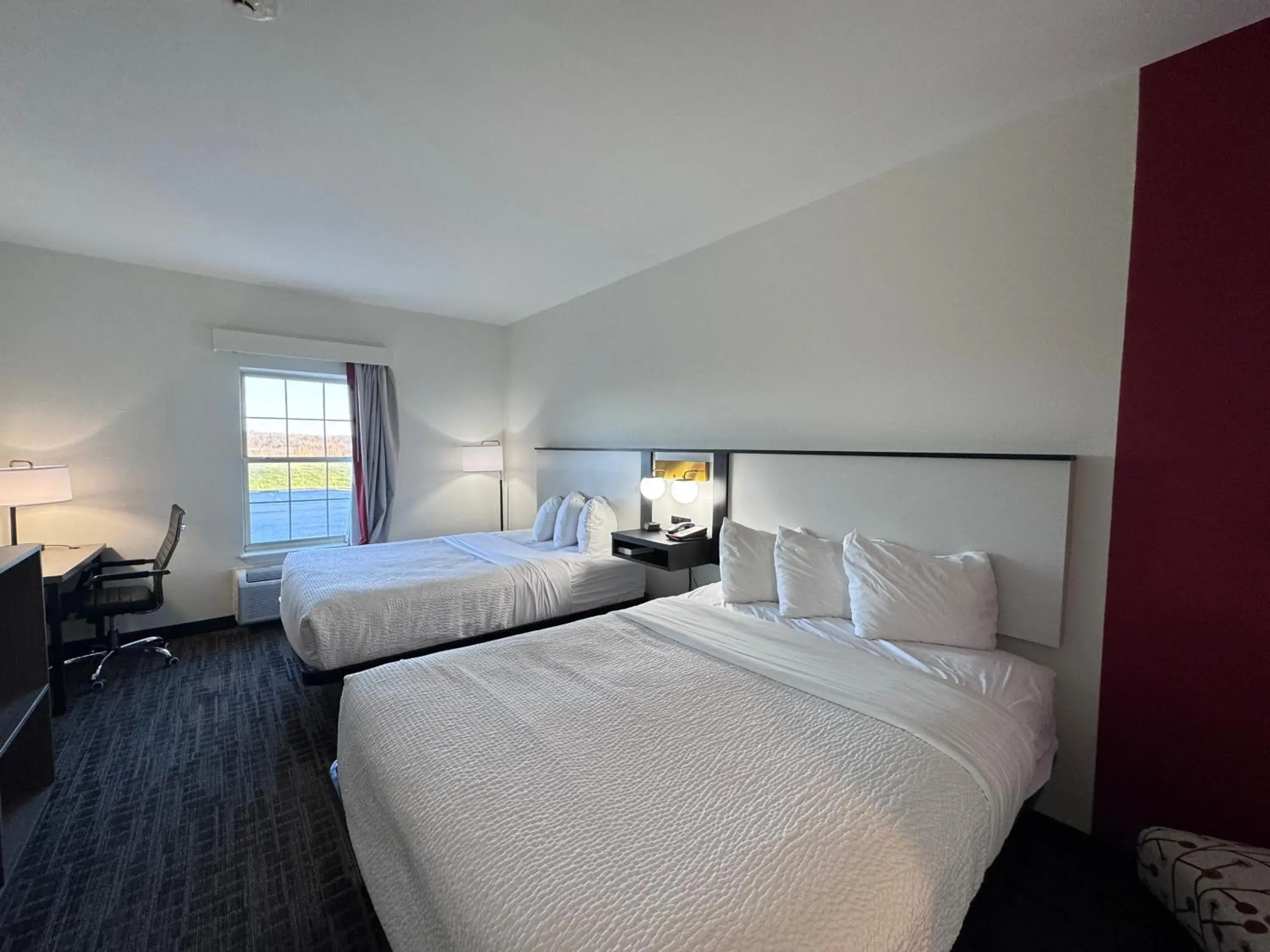 Bed in Ramada by Wyndham Sparta/At Speedway Bed in Ramada by Wyndham Sparta/At Speedway