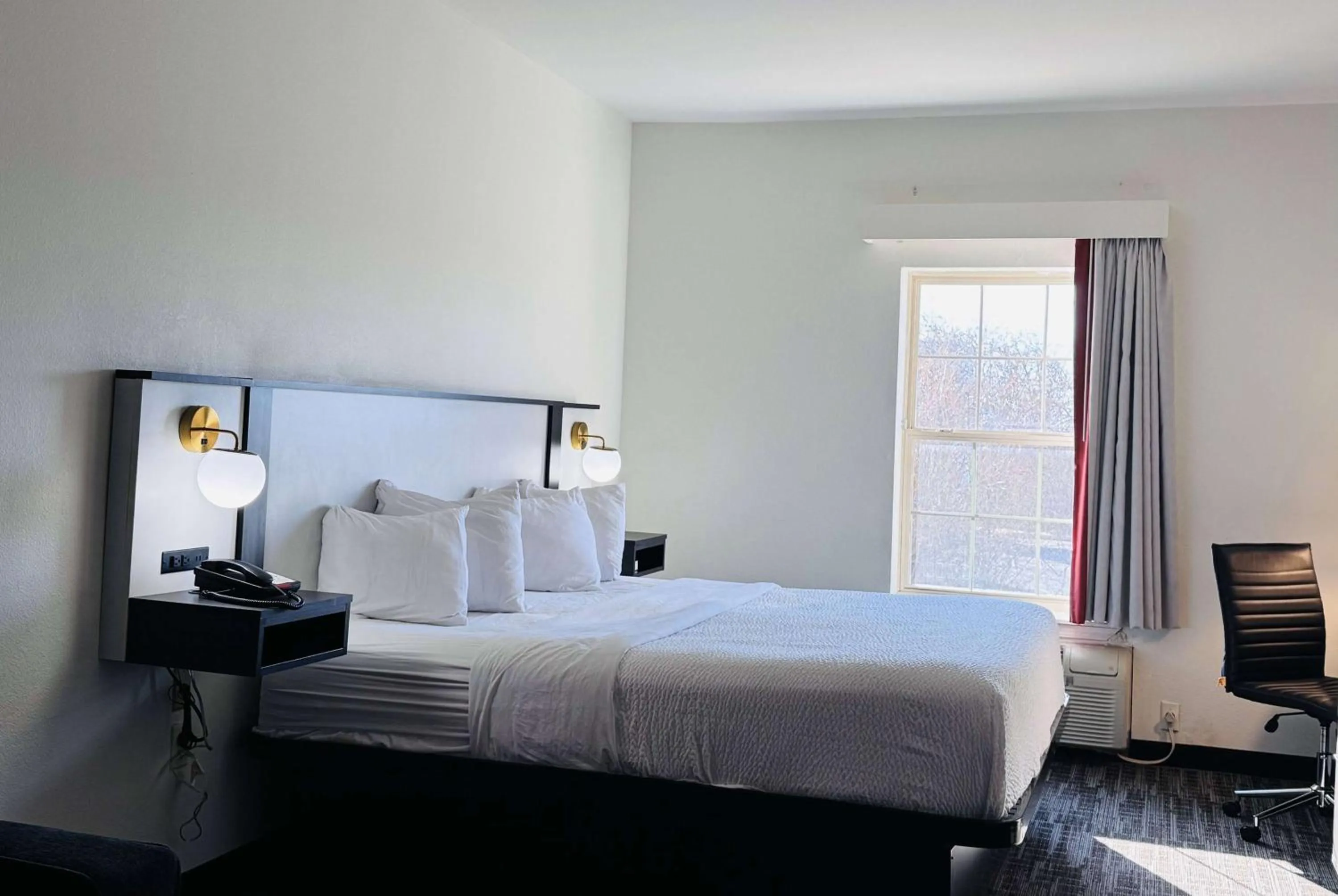 Photo of the whole room, Bed in Ramada by Wyndham Sparta/At Speedway