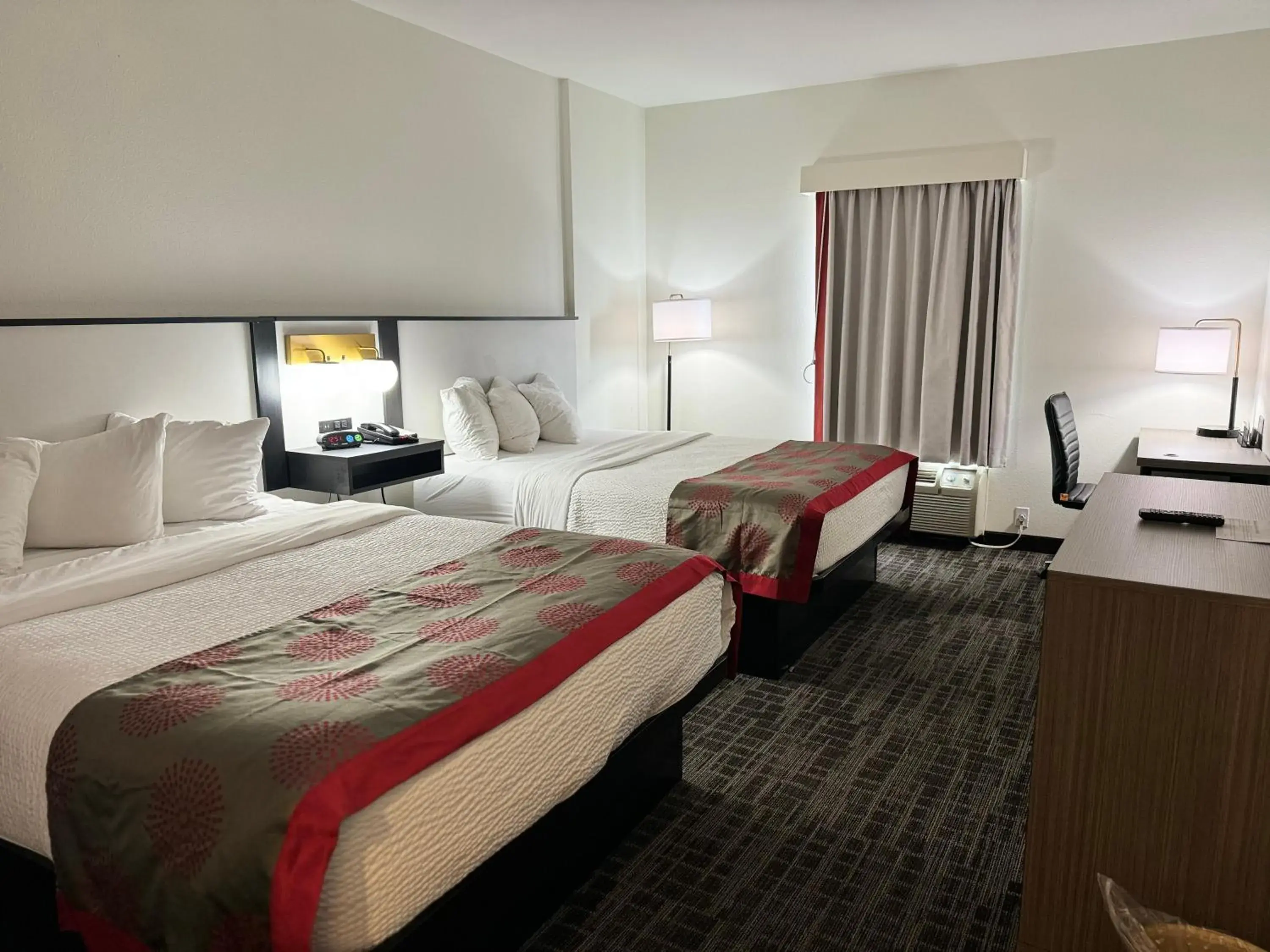 Bed in Ramada by Wyndham Sparta/At Speedway Bed in Ramada by Wyndham Sparta/At Speedway