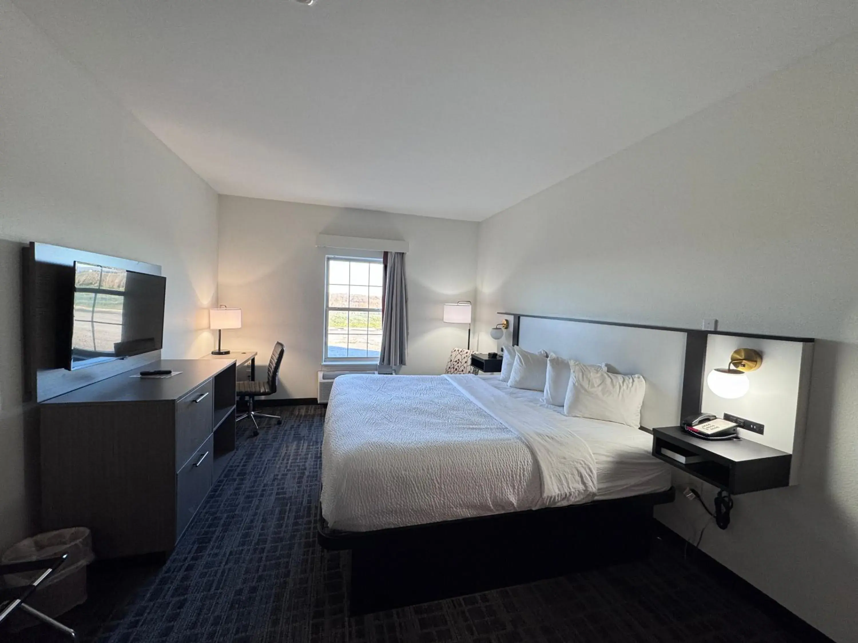 Bed in Ramada by Wyndham Sparta/At Speedway Bed in Ramada by Wyndham Sparta/At Speedway