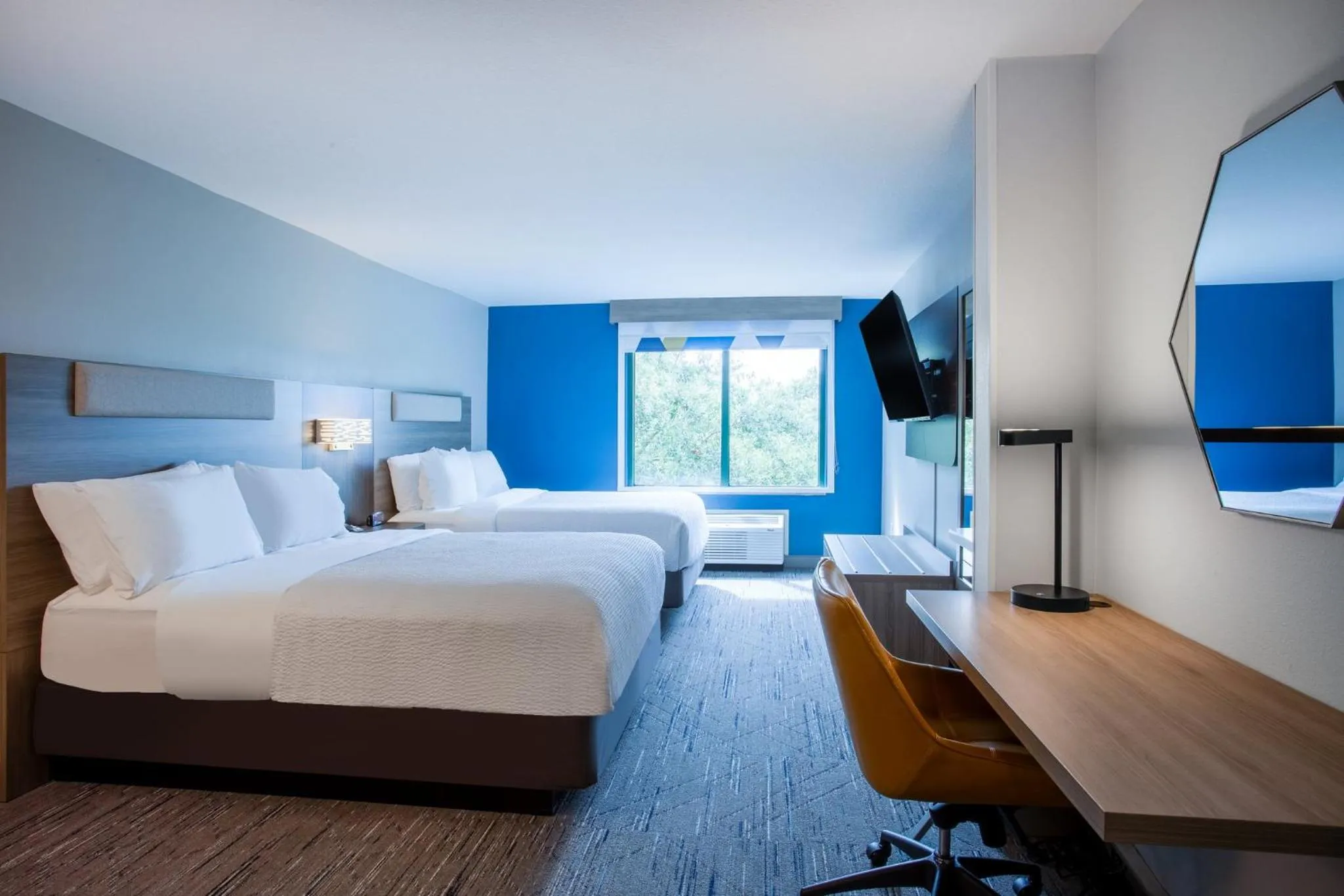 Photo of the whole room, Bed in Holiday Inn Express & Suites Bradenton East-Lakewood Ranch by IHG