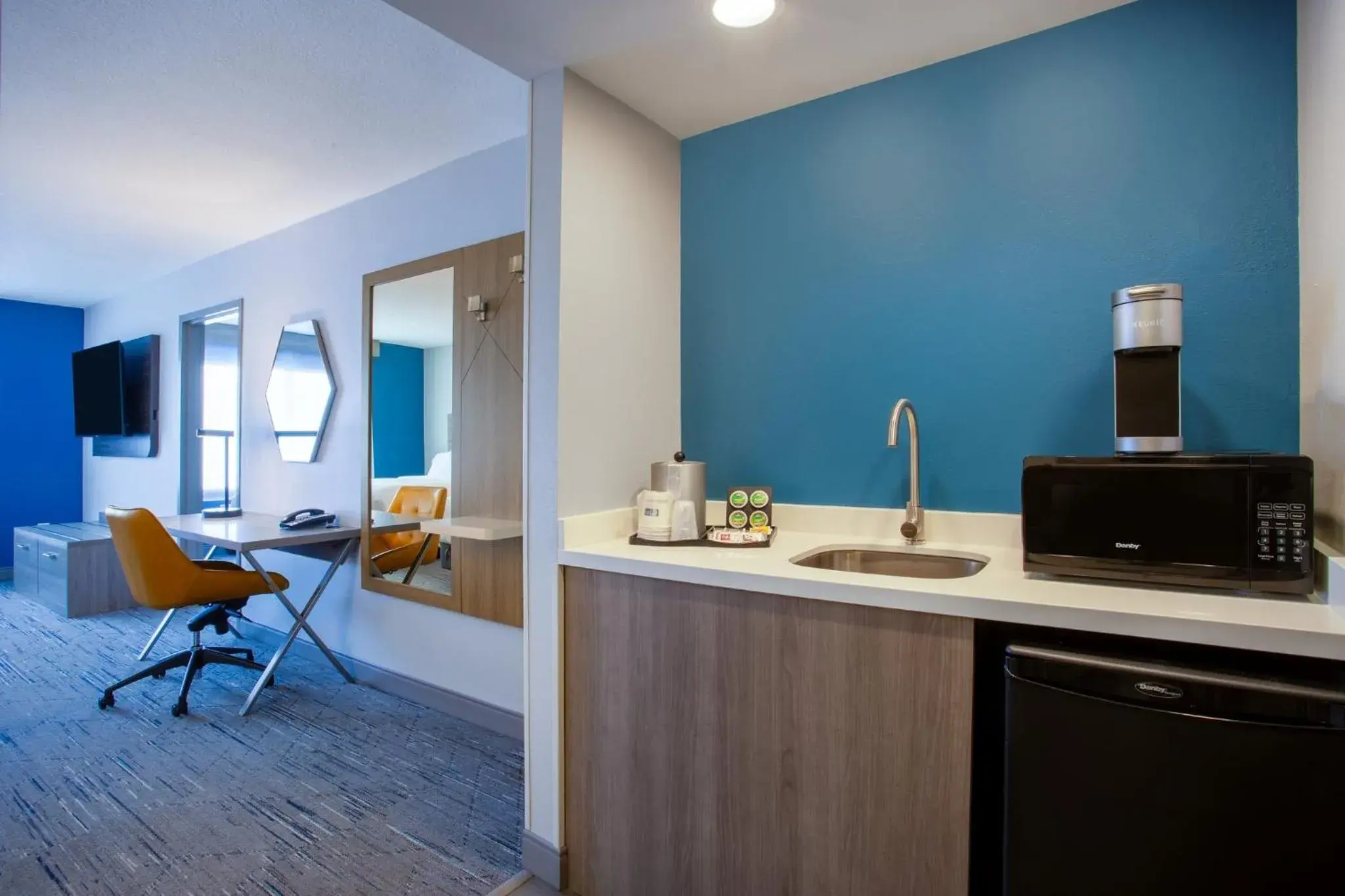 Photo of the whole room in Holiday Inn Express & Suites Bradenton East-Lakewood Ranch by IHG Photo of the whole room in Holiday Inn Express & Suites Bradenton East-Lakewood Ranch by IHG