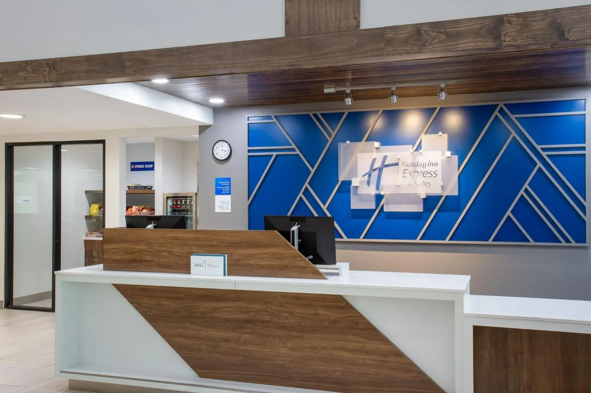 Property building in Holiday Inn Express & Suites Bradenton East-Lakewood Ranch by IHG Property building in Holiday Inn Express & Suites Bradenton East-Lakewood Ranch by IHG