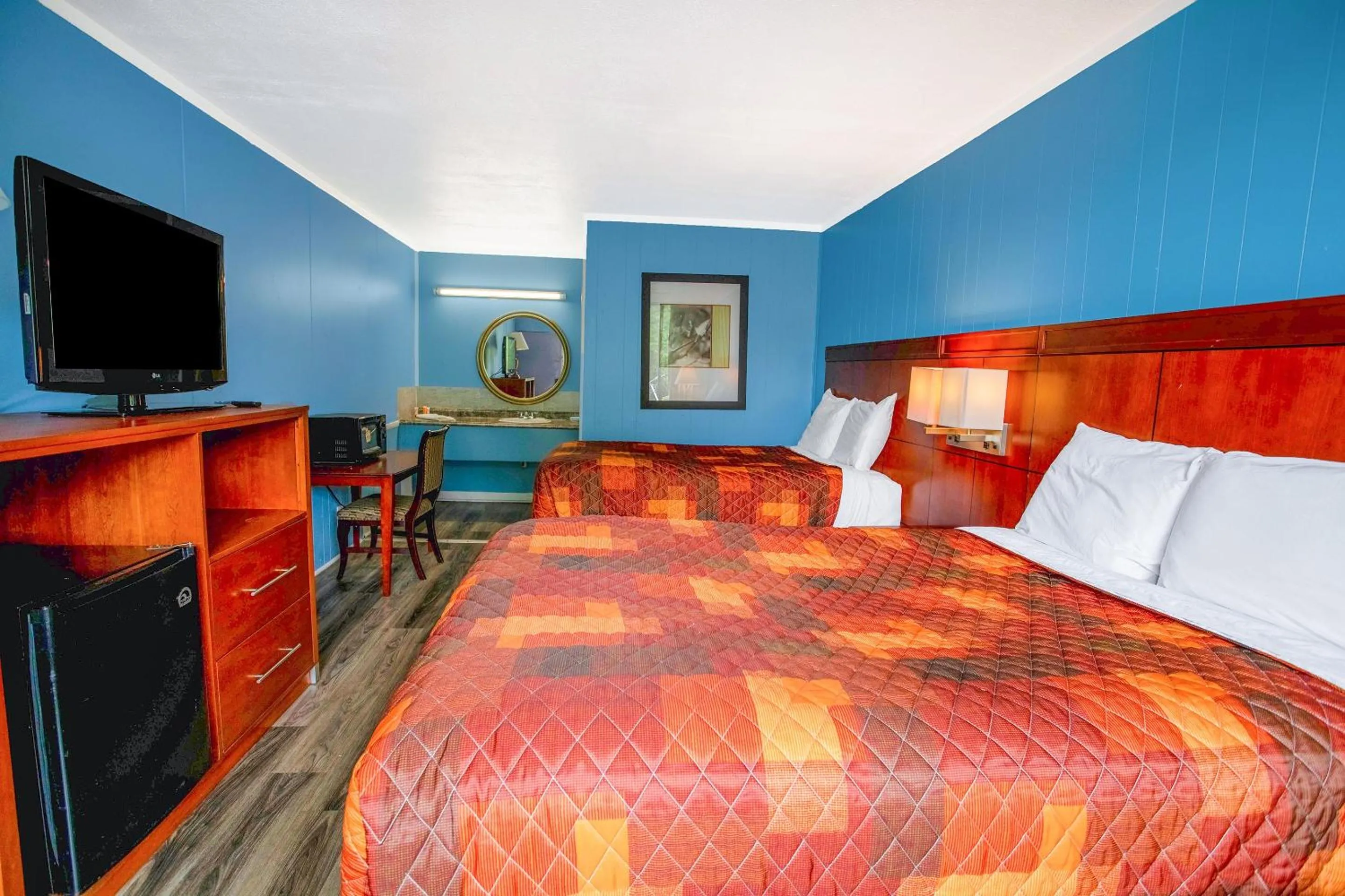 Bedroom, Bed in OYO Inn Kernersville