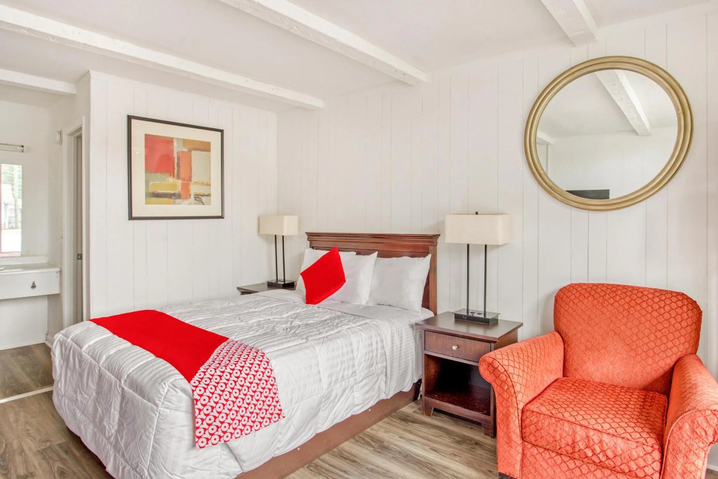 Bedroom, Bed in OYO Inn Kernersville