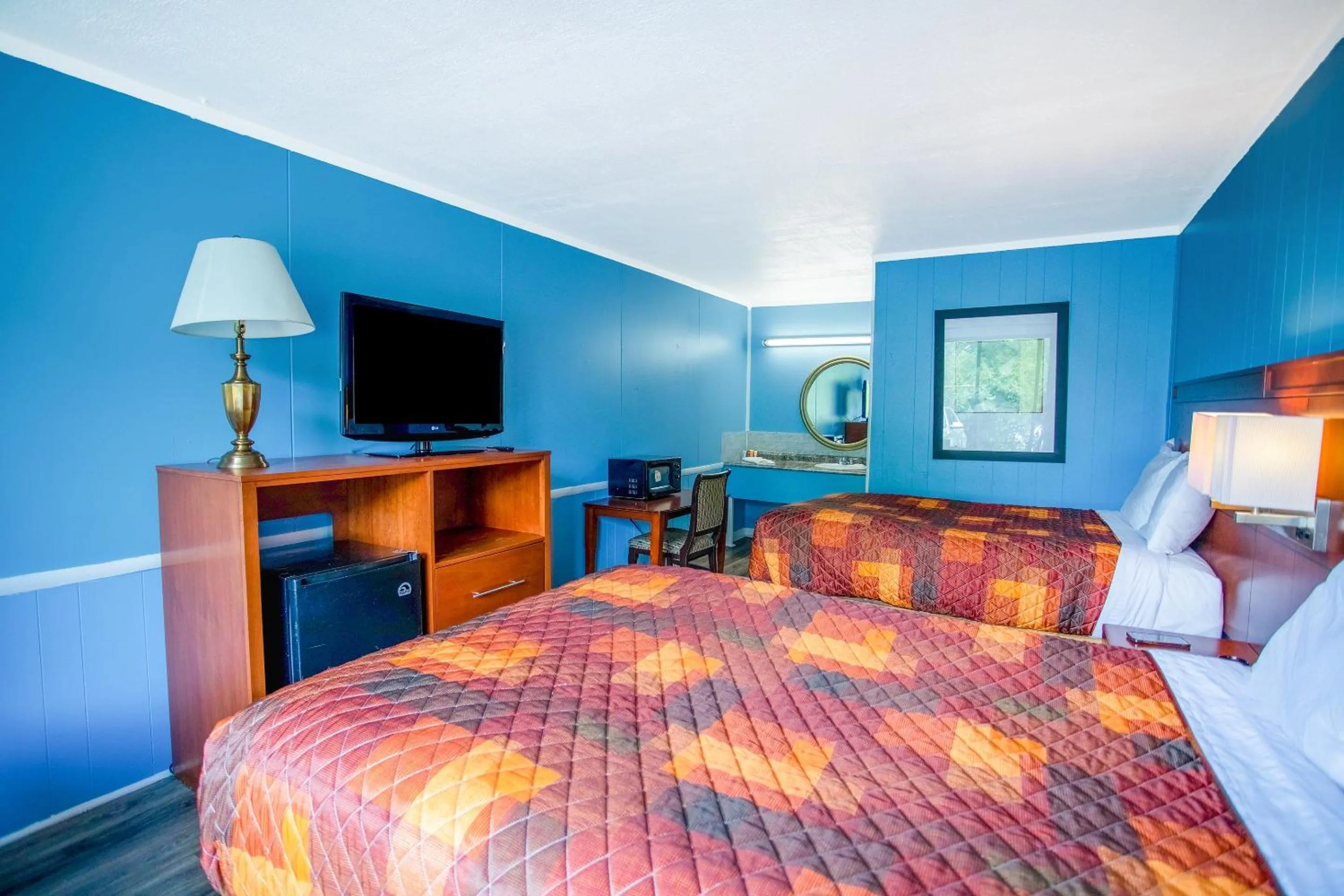 Bedroom, Bed in OYO Inn Kernersville