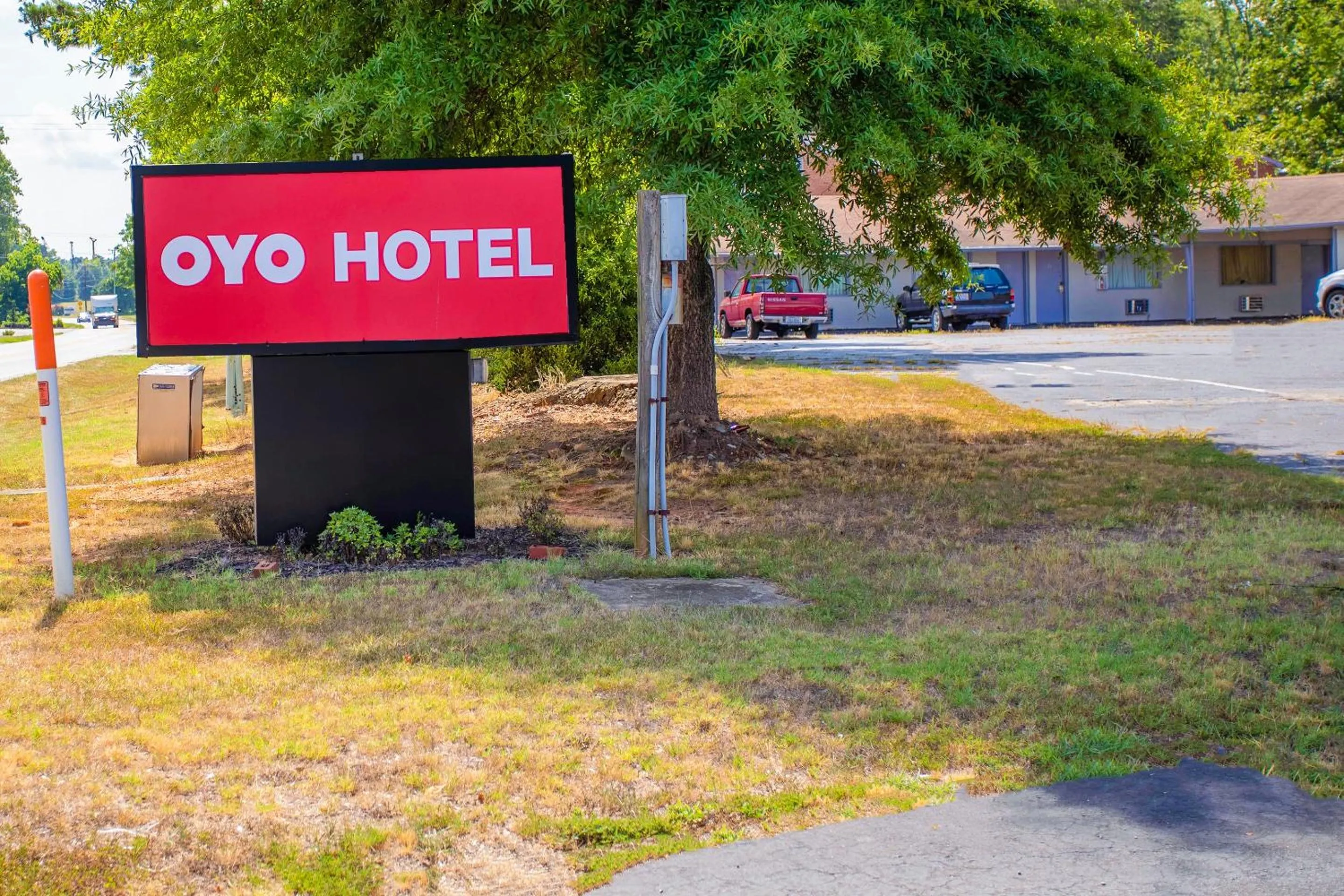 Facade/entrance in OYO Inn Kernersville