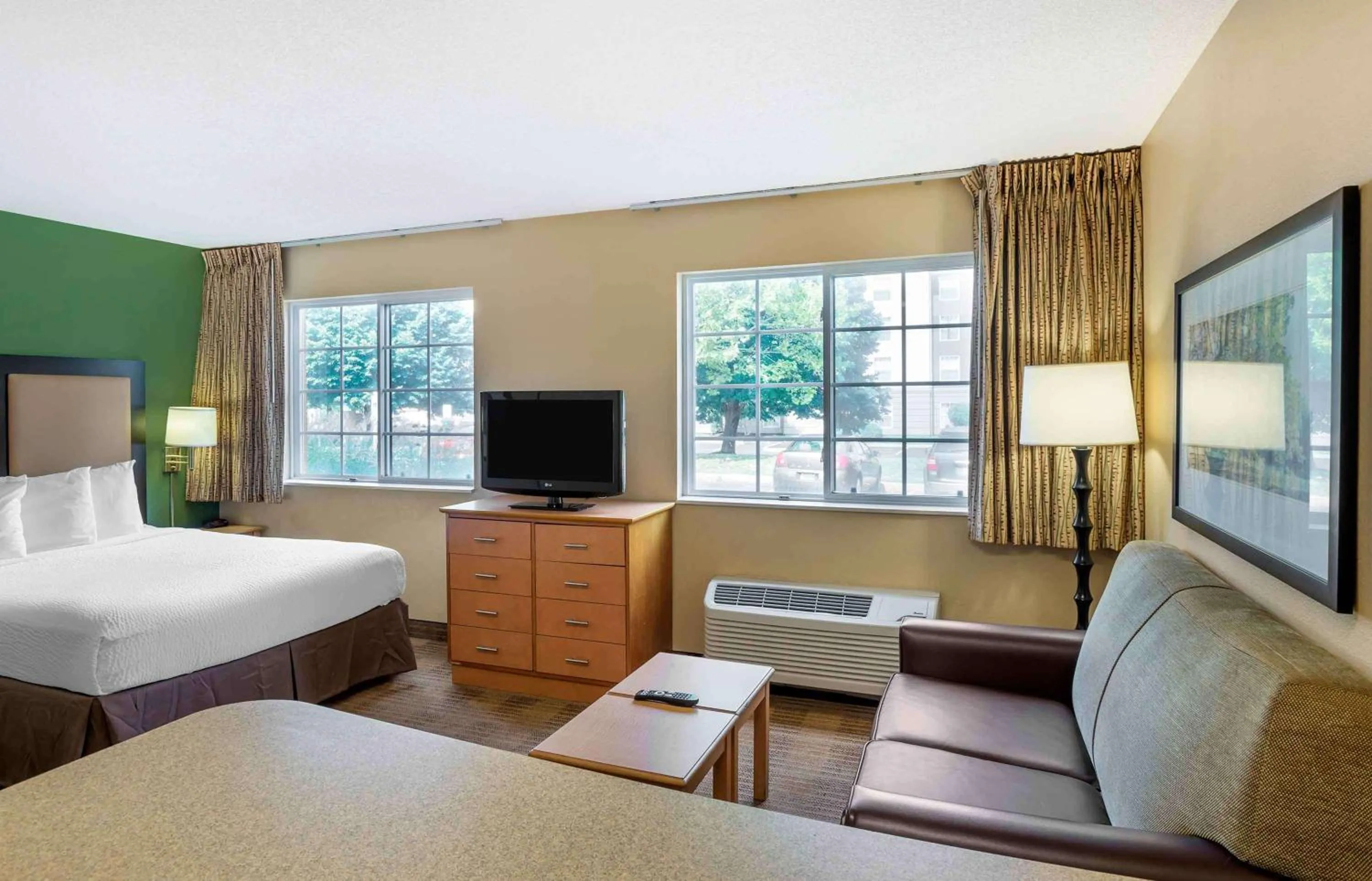 Bedroom, Bed in Extended Stay America Suites - Philadelphia - Malvern - Swedesford Rd