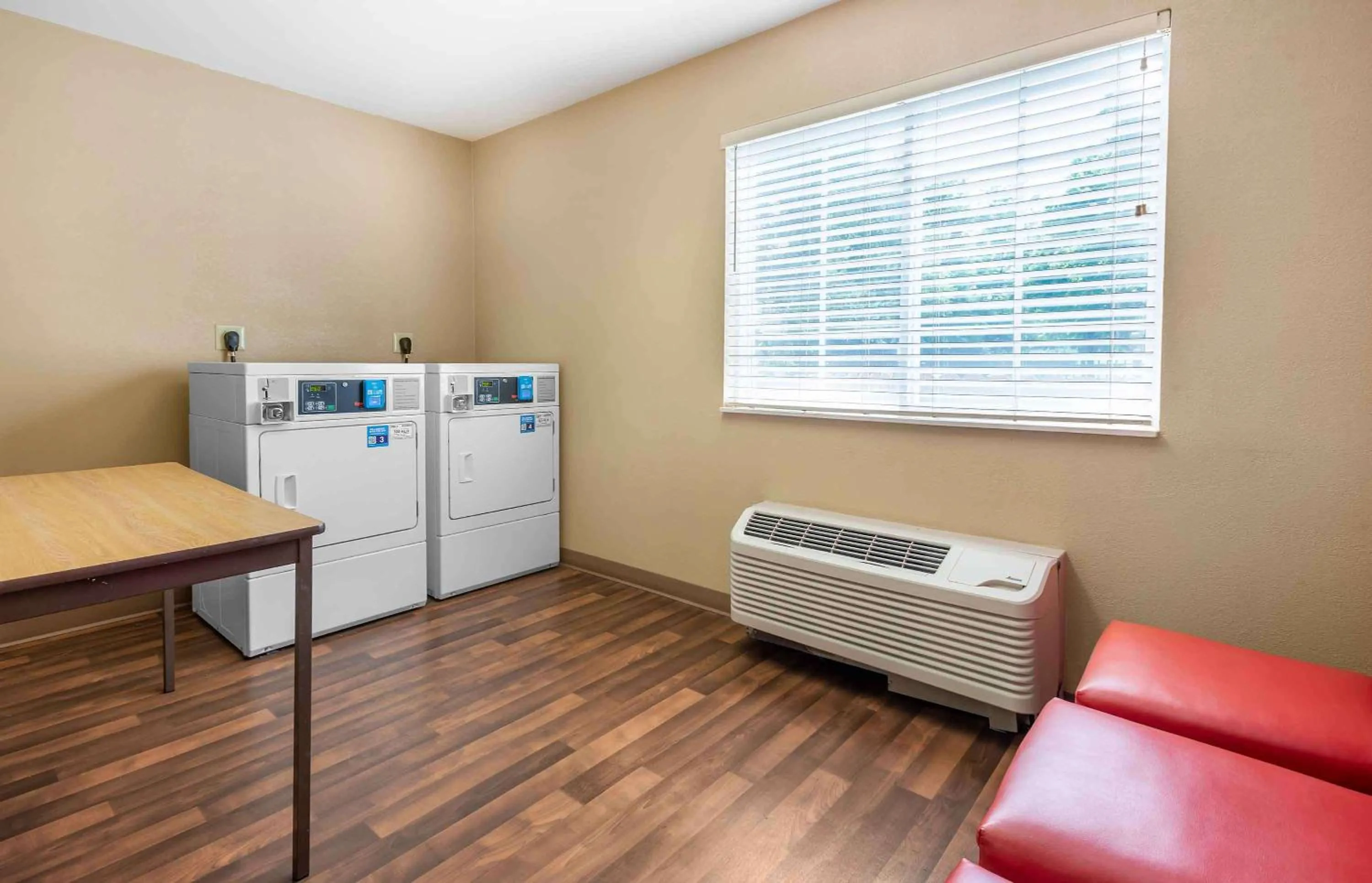 Property building in Extended Stay America Suites - Philadelphia - Malvern - Swedesford Rd