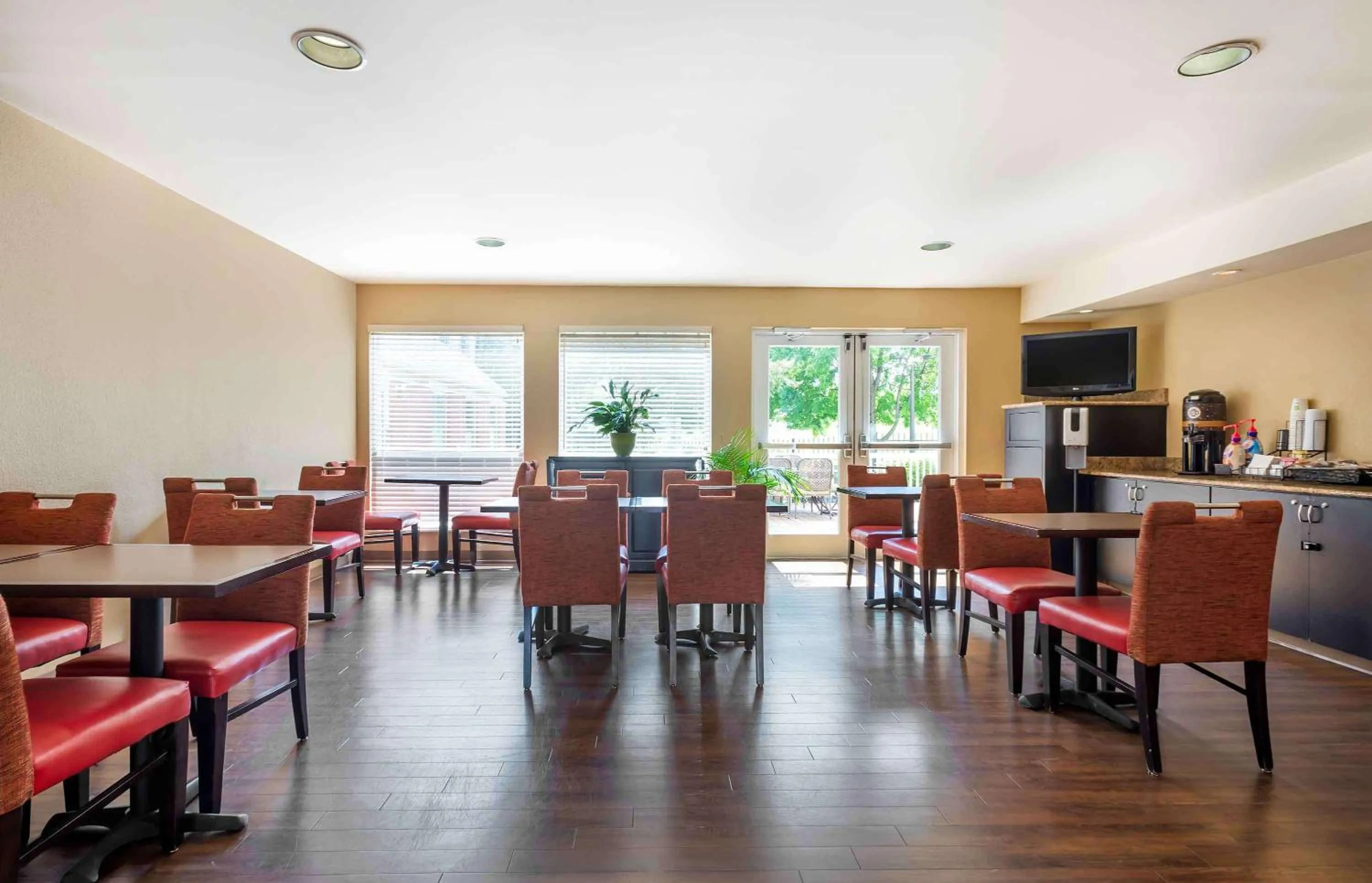 Breakfast in Extended Stay America Suites - Philadelphia - Malvern - Swedesford Rd