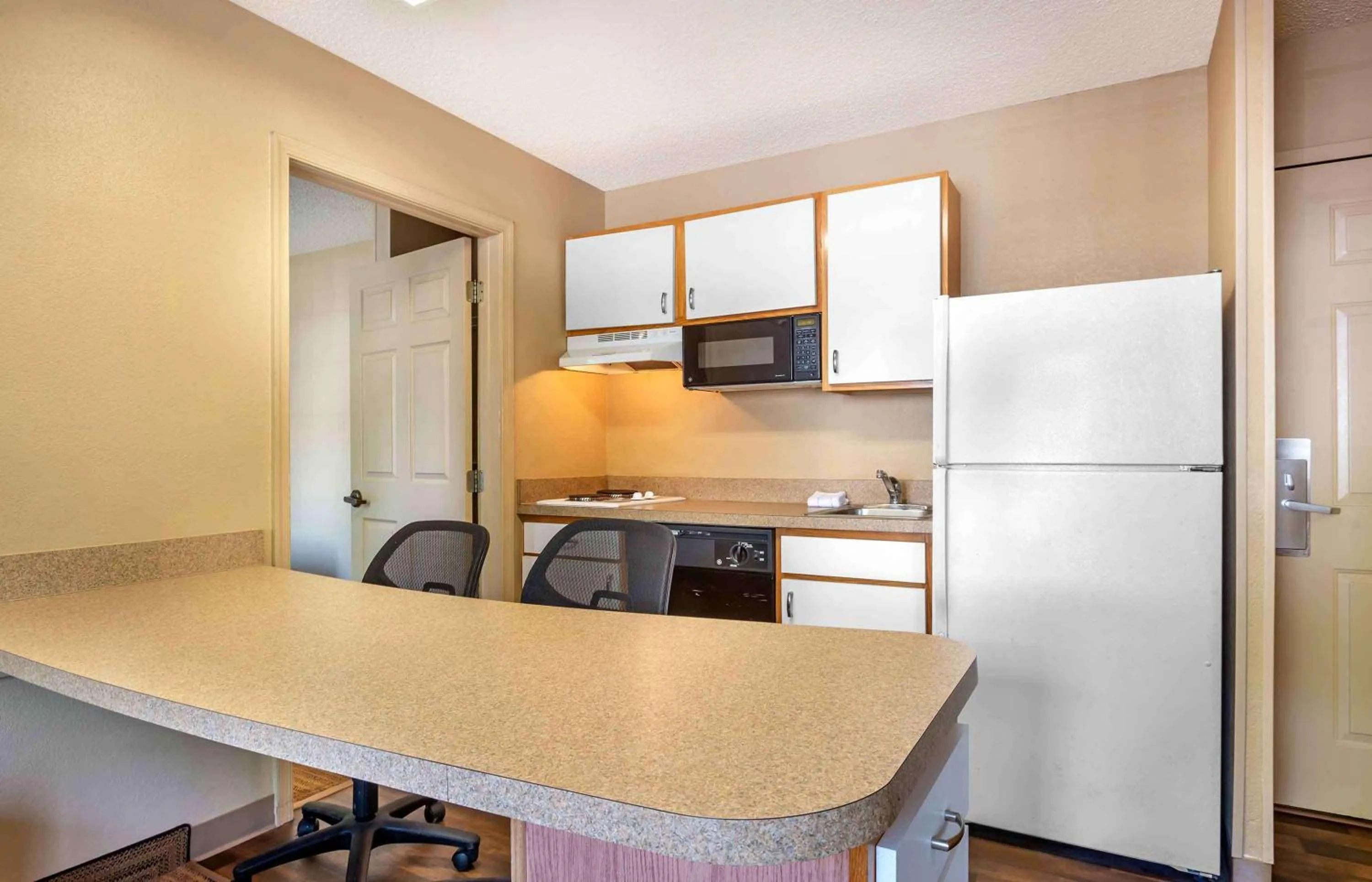 Kitchen or kitchenette in Extended Stay America Suites - Philadelphia - Malvern - Swedesford Rd