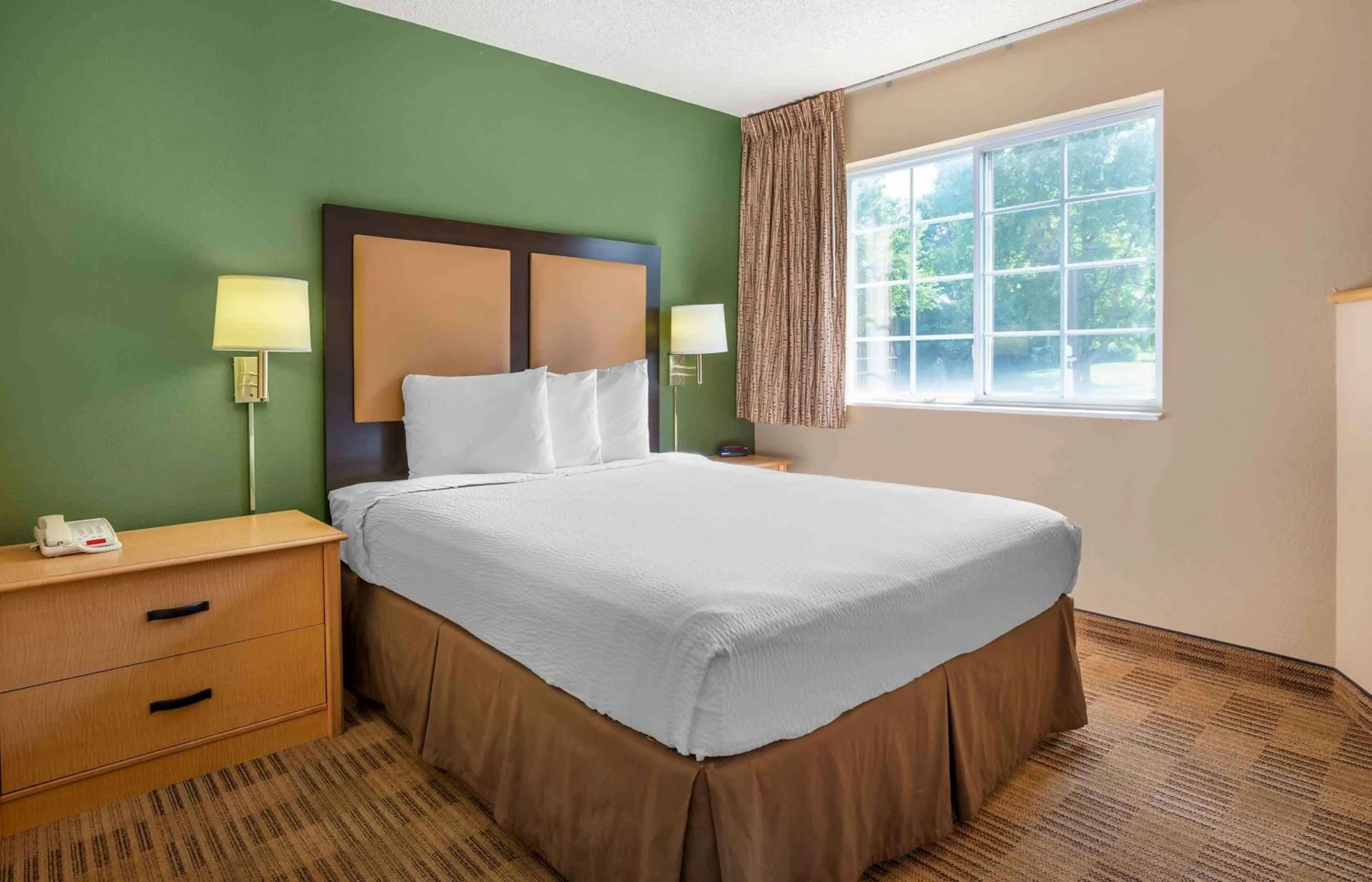 Bedroom, Bed in Extended Stay America Suites - Philadelphia - Malvern - Swedesford Rd