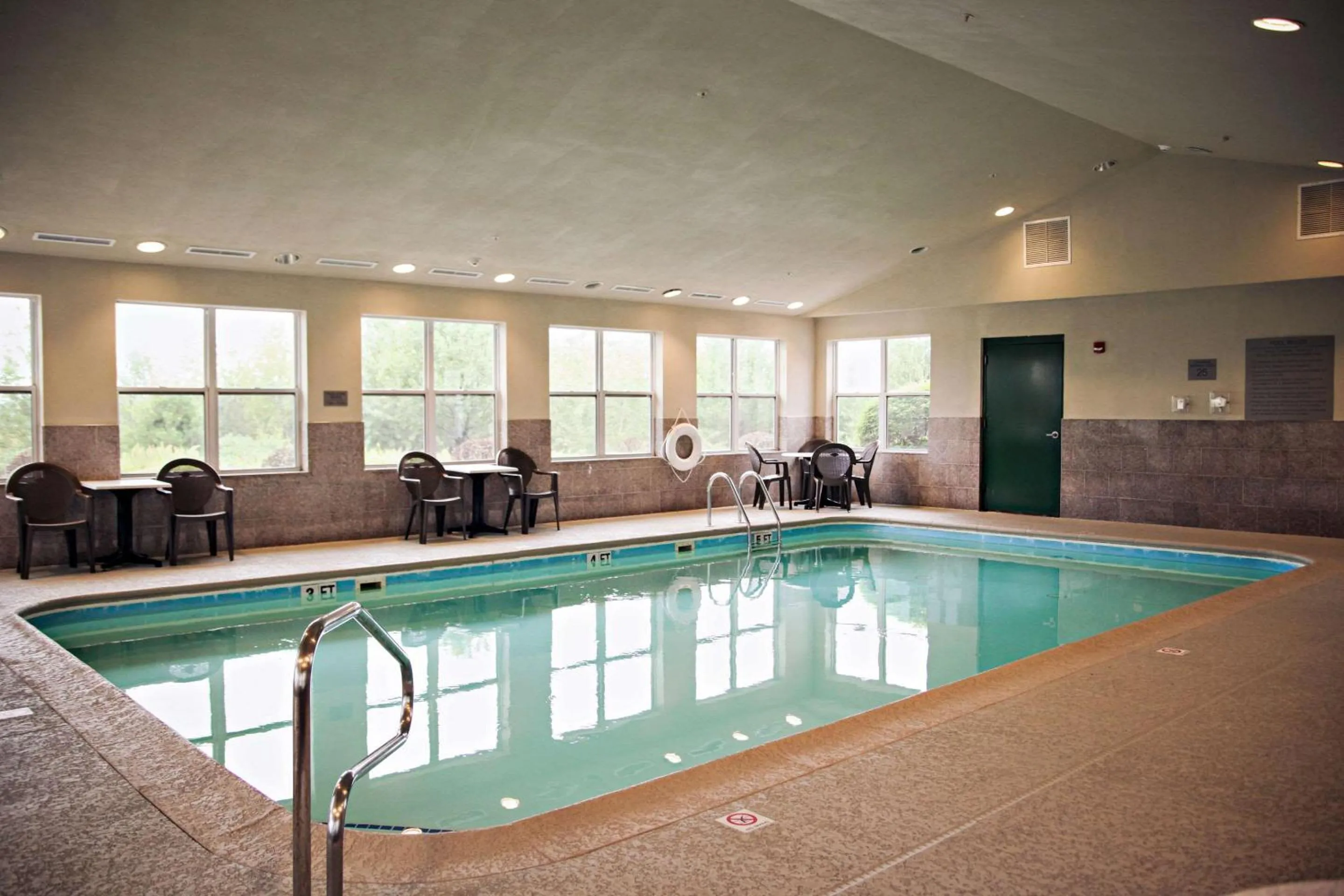 Swimming pool in Country Inn & Suites by Radisson, Frackville (Pottsville), PA