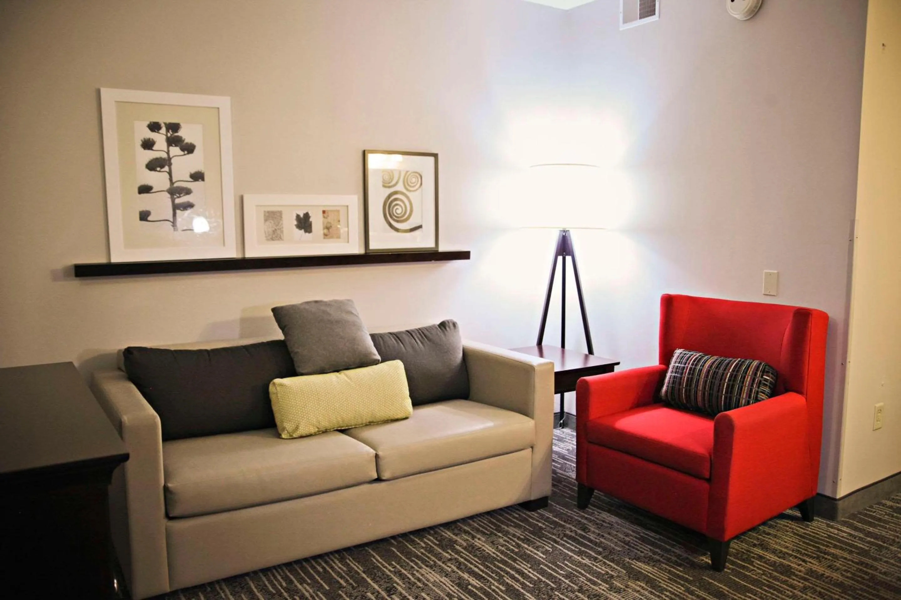 Bedroom in Country Inn & Suites by Radisson, Frackville (Pottsville), PA