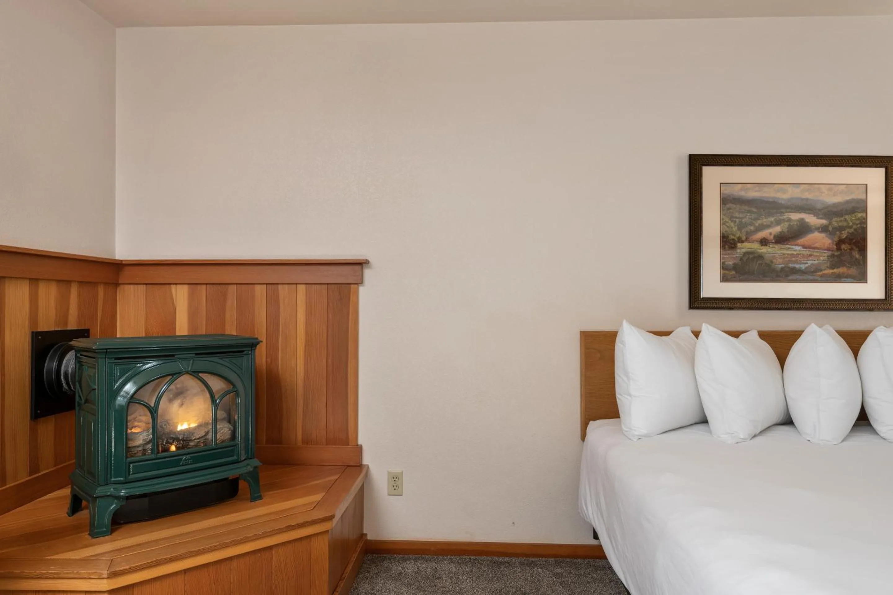 Bed in Harbor Lite Lodge