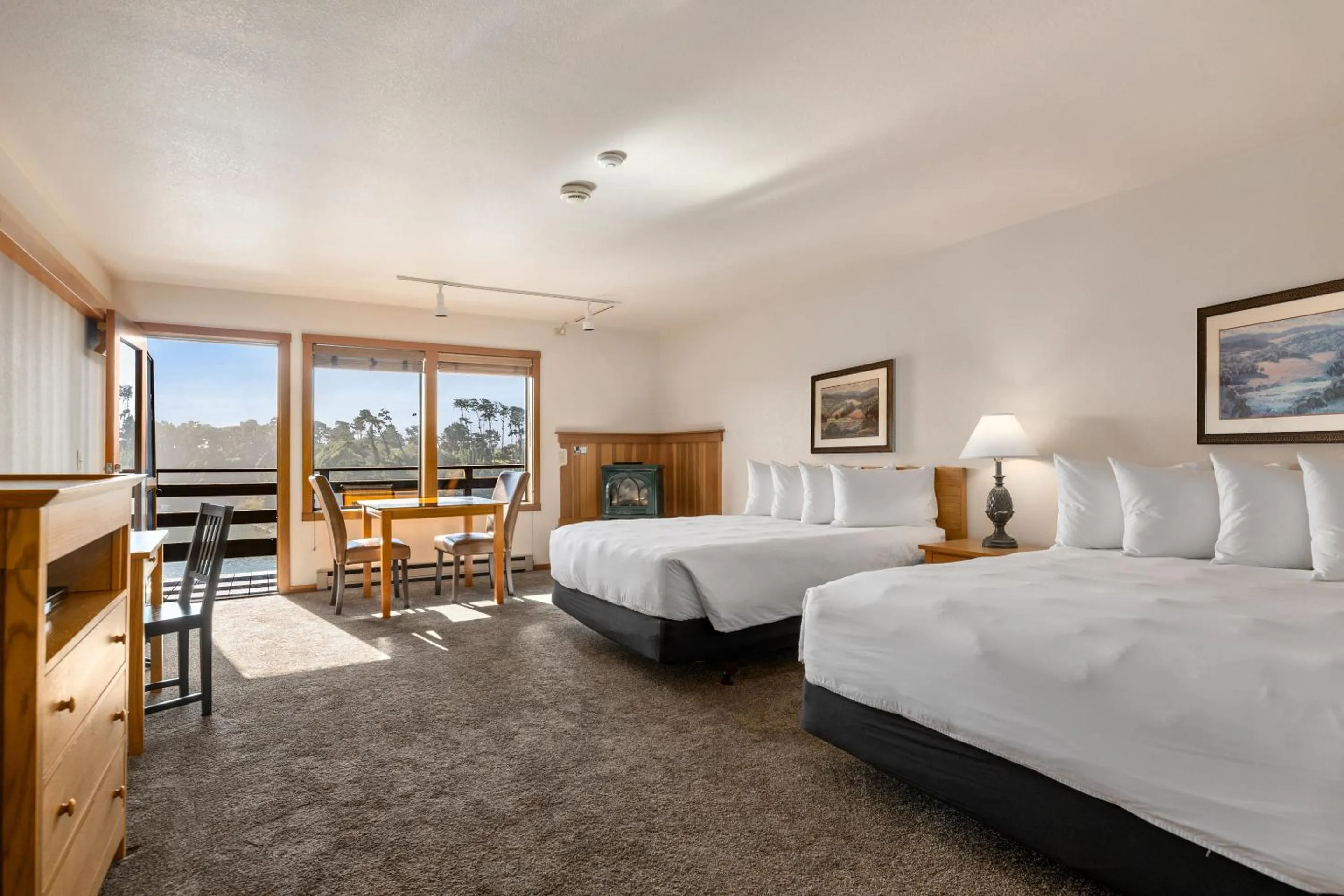 Bed in Harbor Lite Lodge