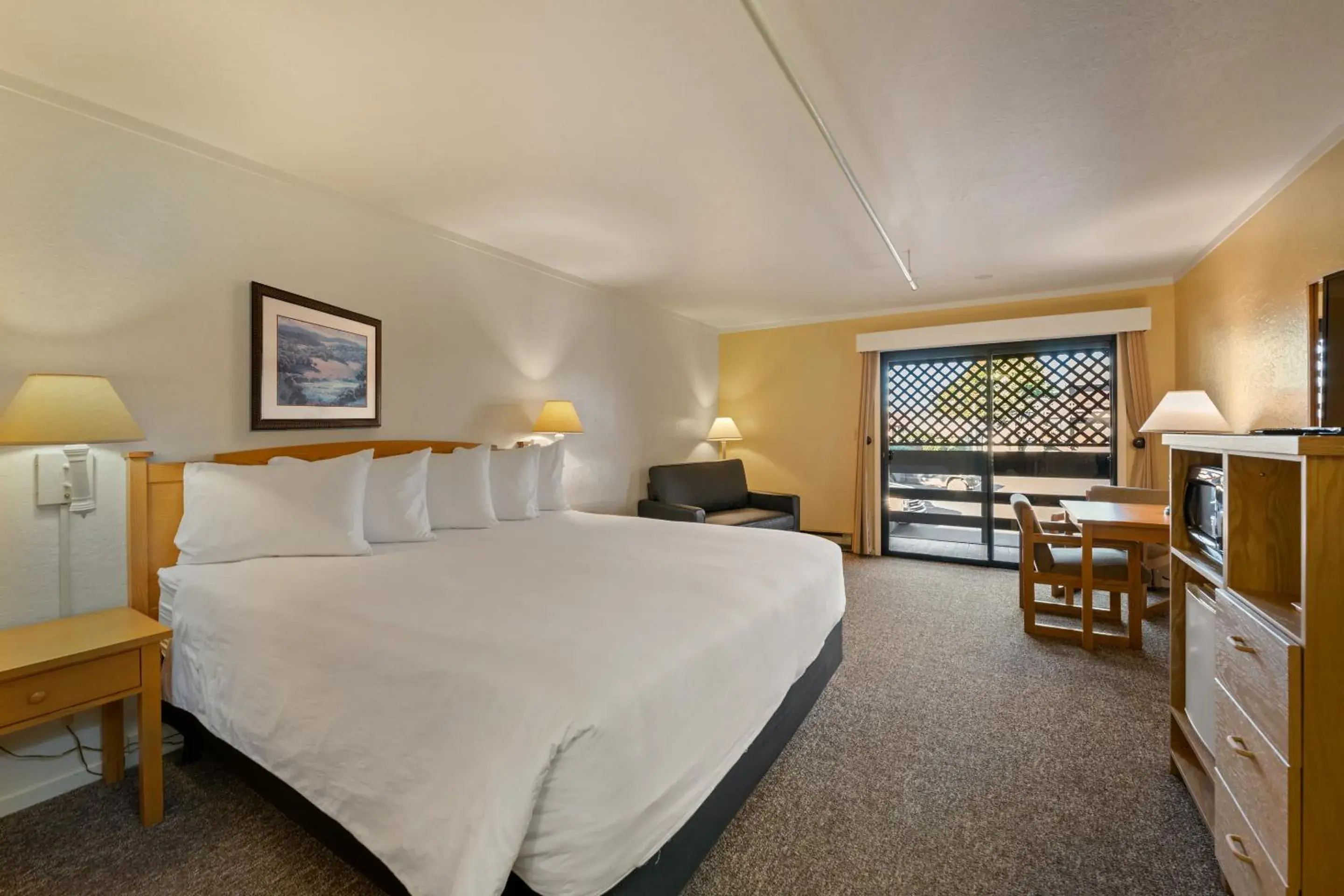 King Room with Balcony in Harbor Lite Lodge King Room with Balcony in Harbor Lite Lodge