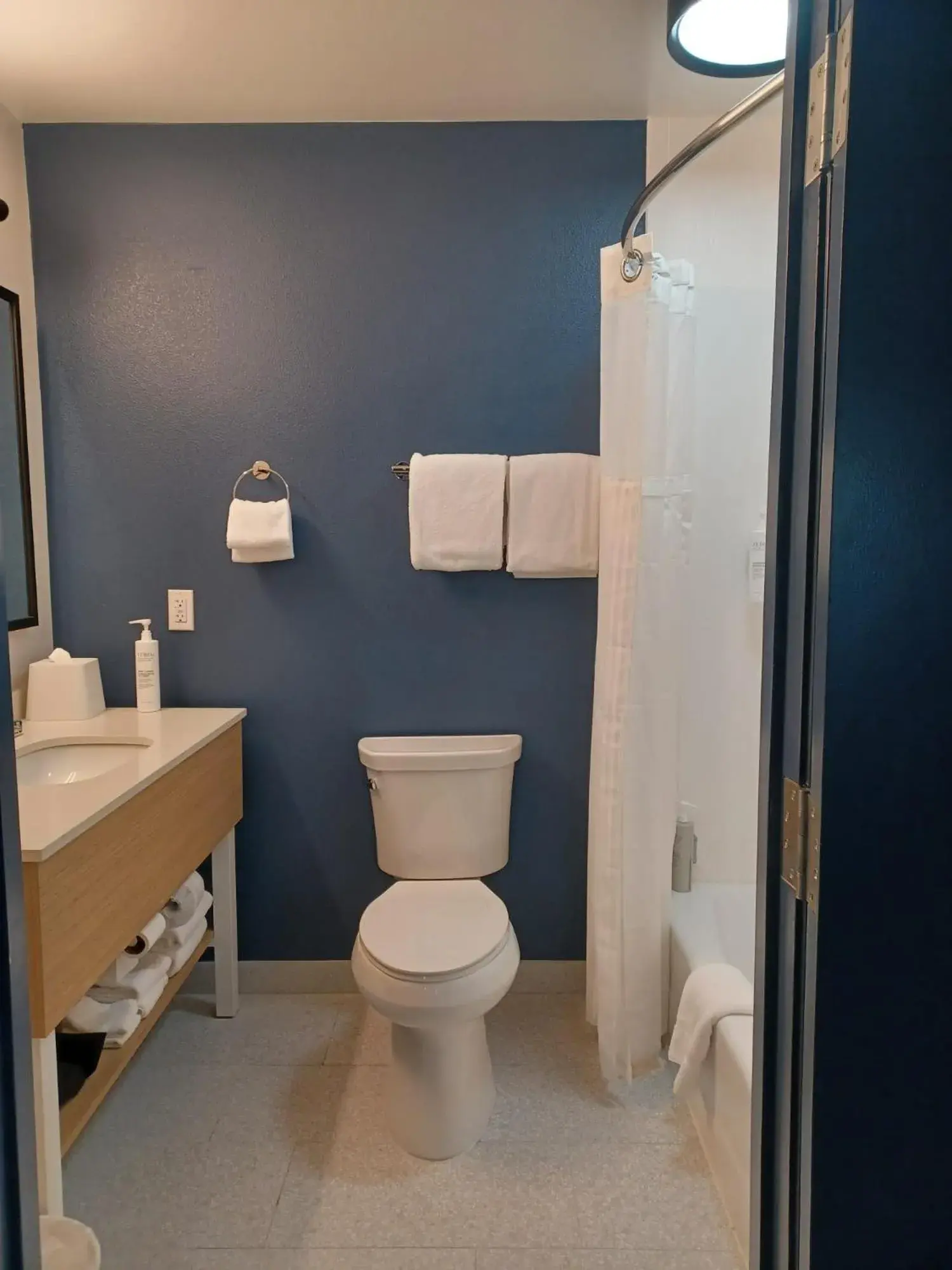 Queen Room with Two Queen Beds in Country Inn & Suites by Radisson, San Bernardino (Redlands), CA Queen Room with Two Queen Beds in Country Inn & Suites by Radisson, San Bernardino (Redlands), CA