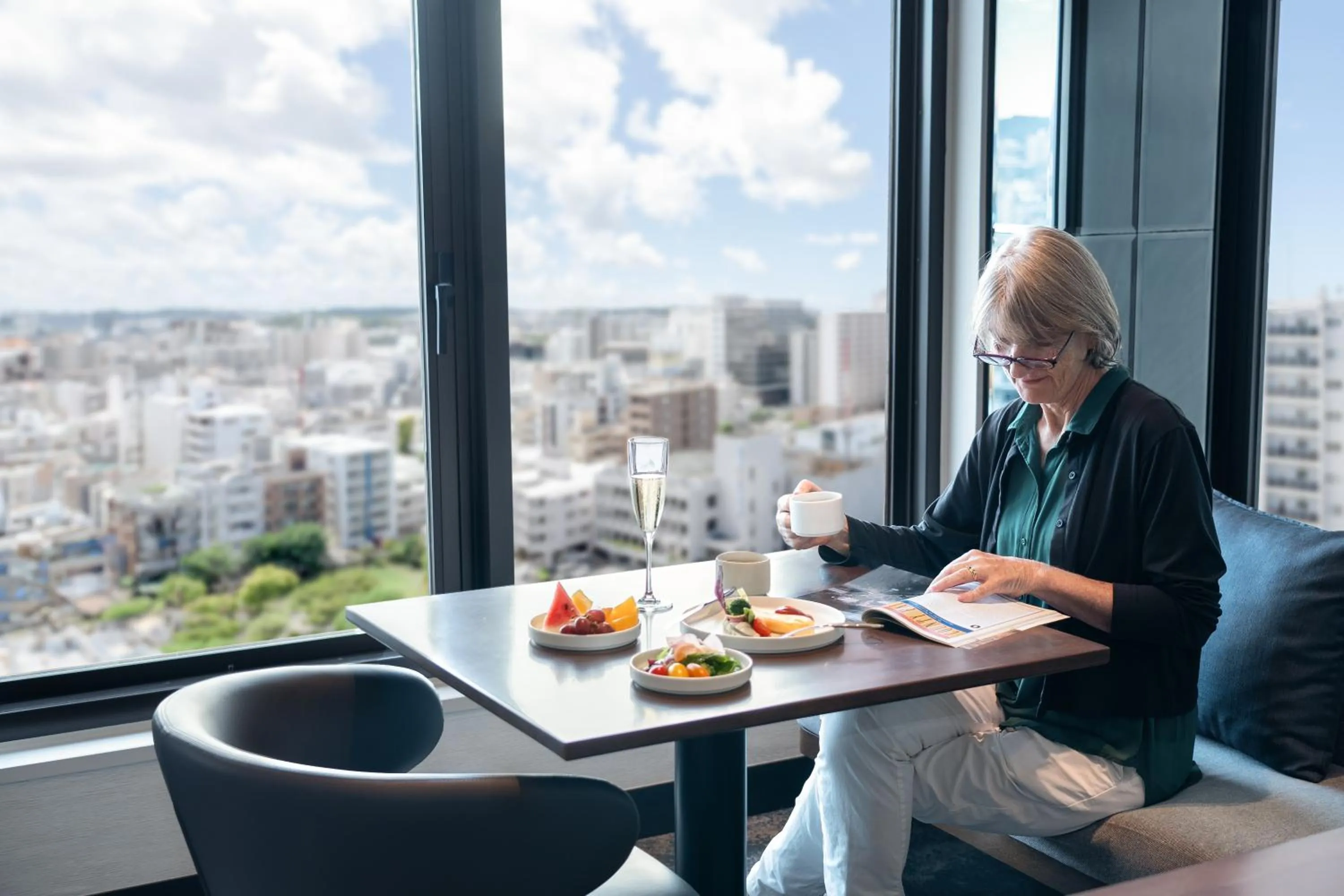 Lounge or bar in Okinawa Harborview Hotel