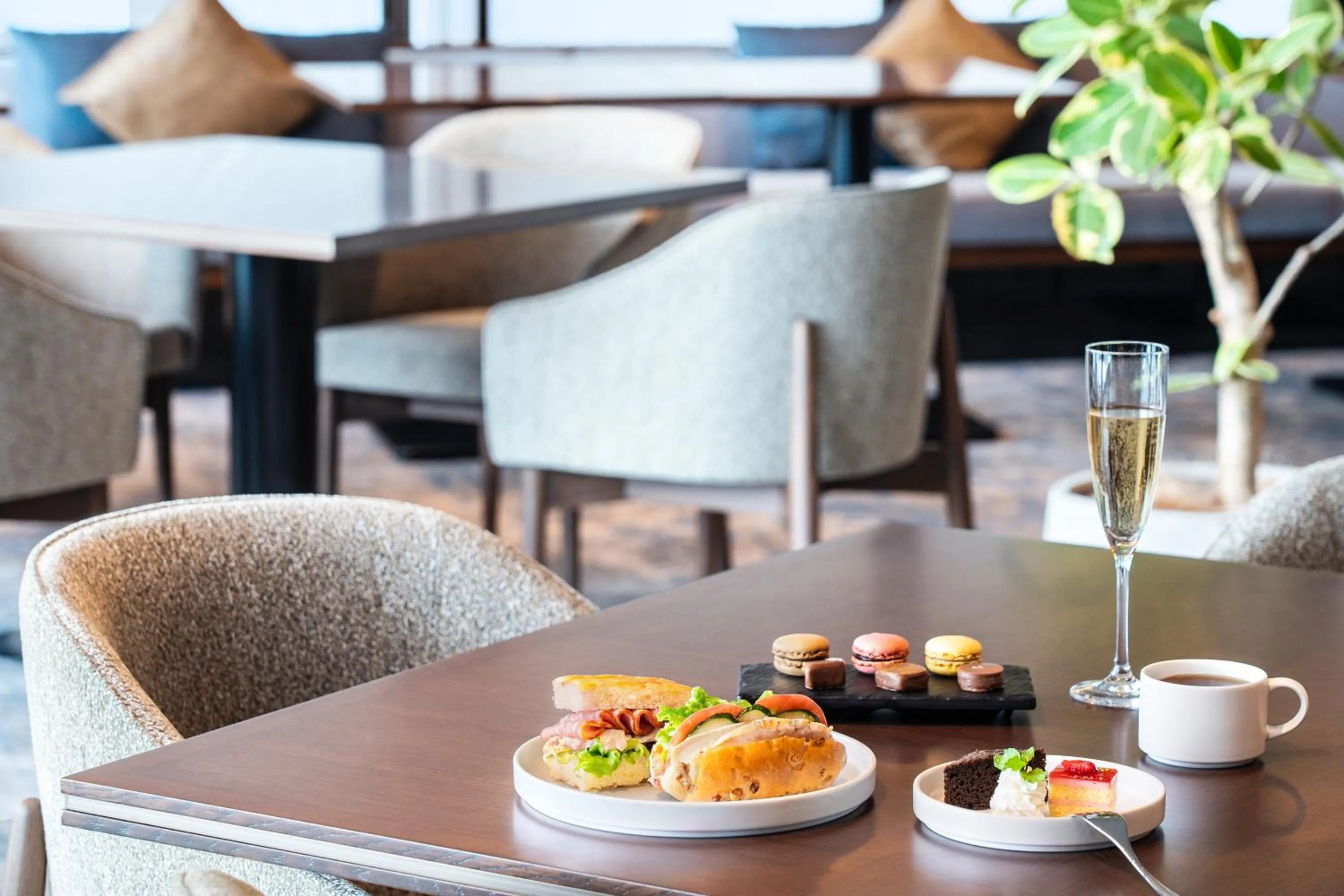 Lounge or bar in Okinawa Harborview Hotel