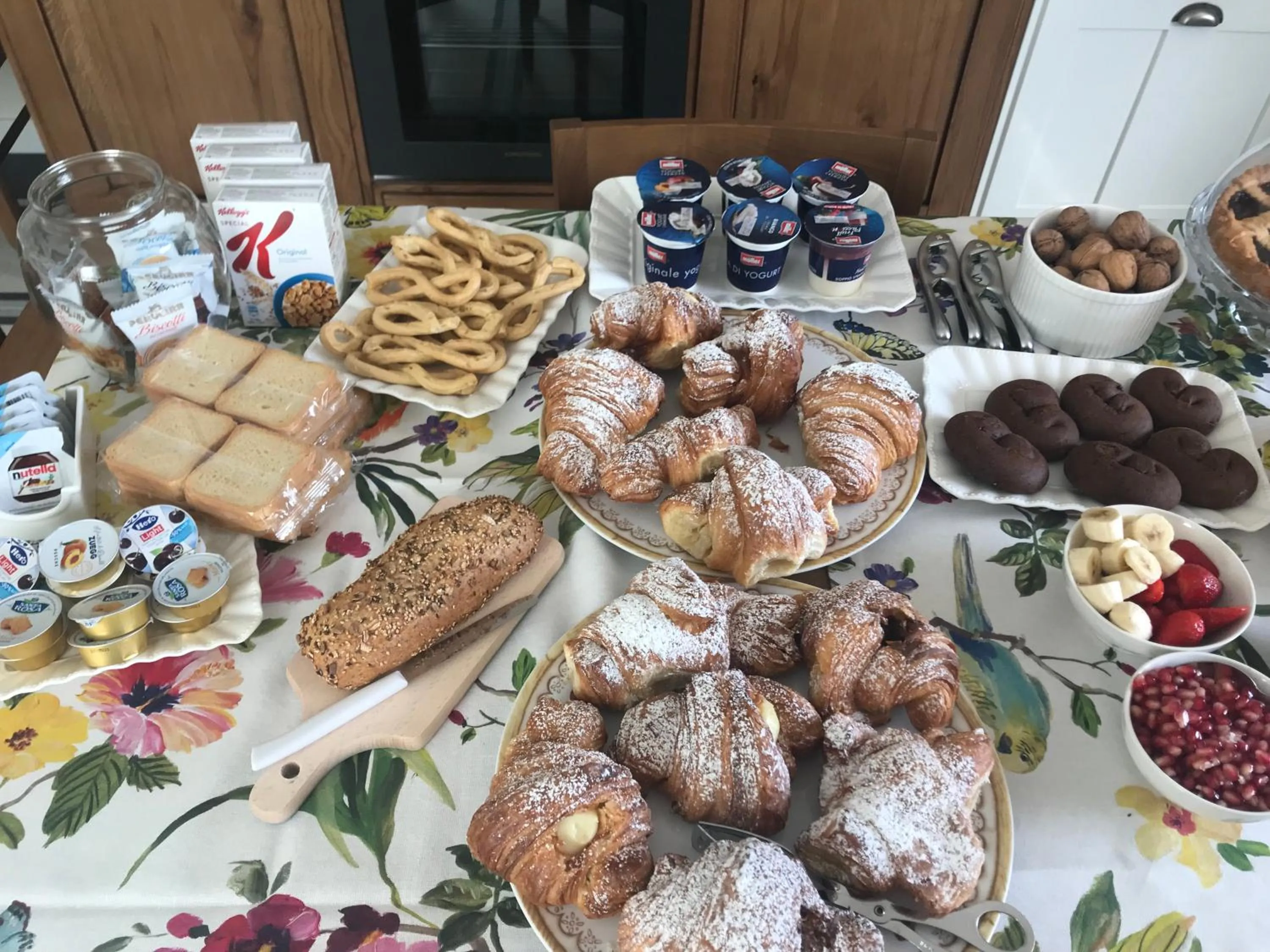 Buffet breakfast in Estlevante B&B