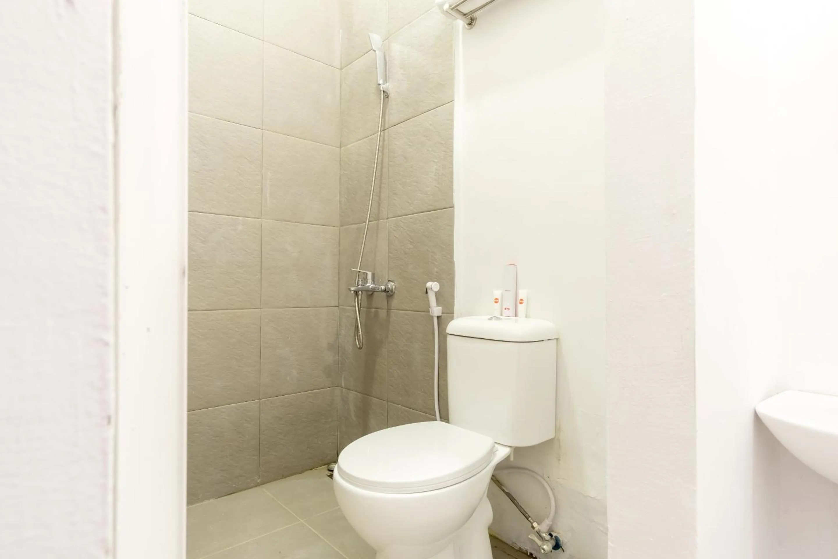 Bathroom in Hotel O Metropolitan Homestay Near Komplek Asia Megamas Medan
