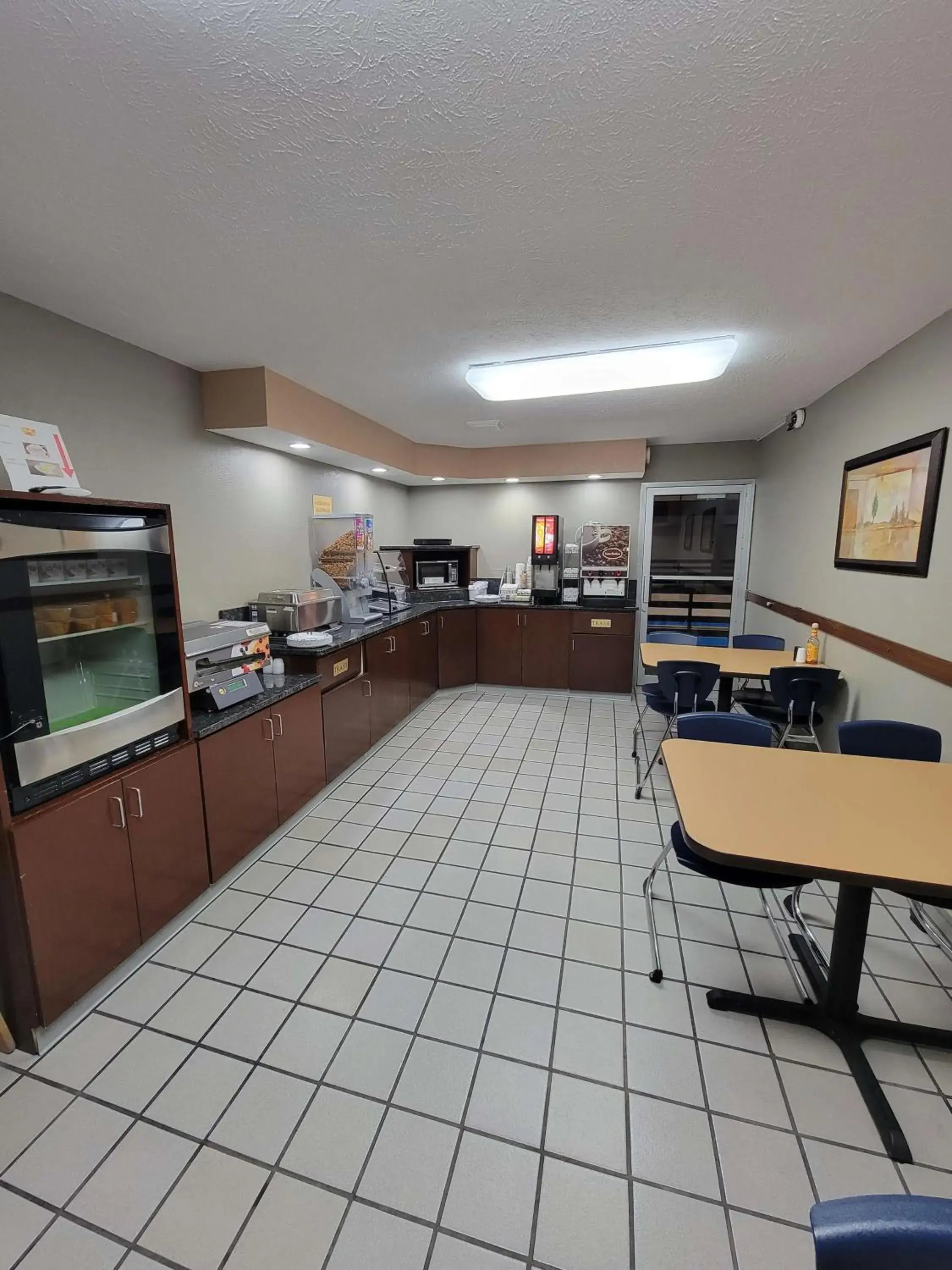 Breakfast in SureStay Plus Hotel by Best Western Grand Island Breakfast in SureStay Plus Hotel by Best Western Grand Island