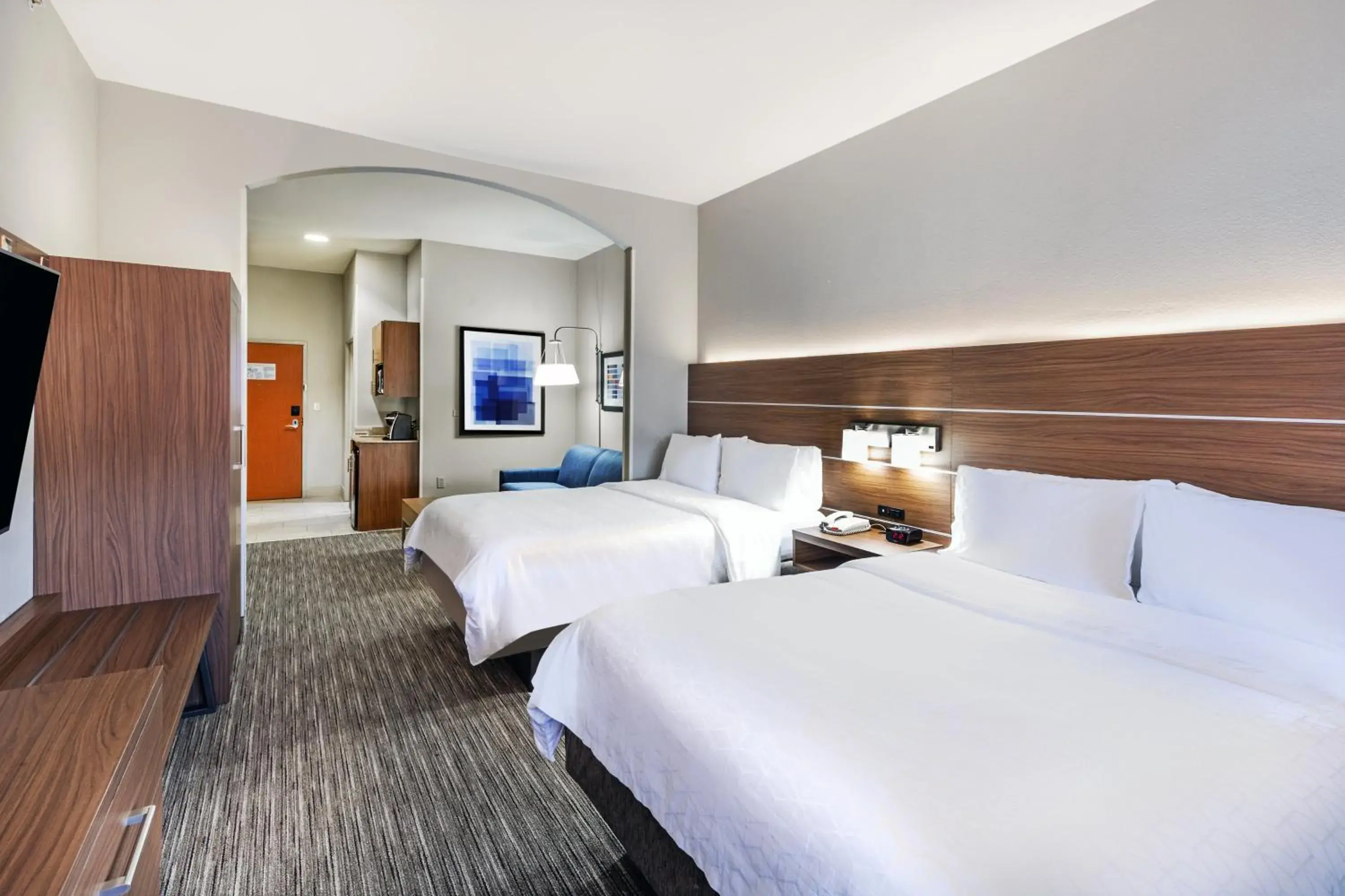 Queen Suite with Two Queen Beds and Mobility Accessible Tub - Non-Smoking in Holiday Inn Express and Suites Pryor by IHG Queen Suite with Two Queen Beds and Mobility Accessible Tub - Non-Smoking in Holiday Inn Express and Suites Pryor by IHG